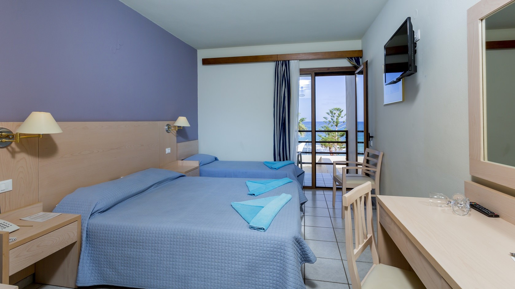 DOUBLE FRONT SEAVIEW
