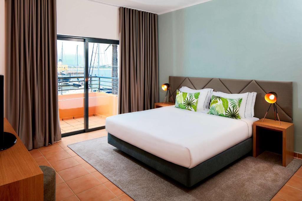 AB - ONE BEDROOM MARINA DECK TERRACE