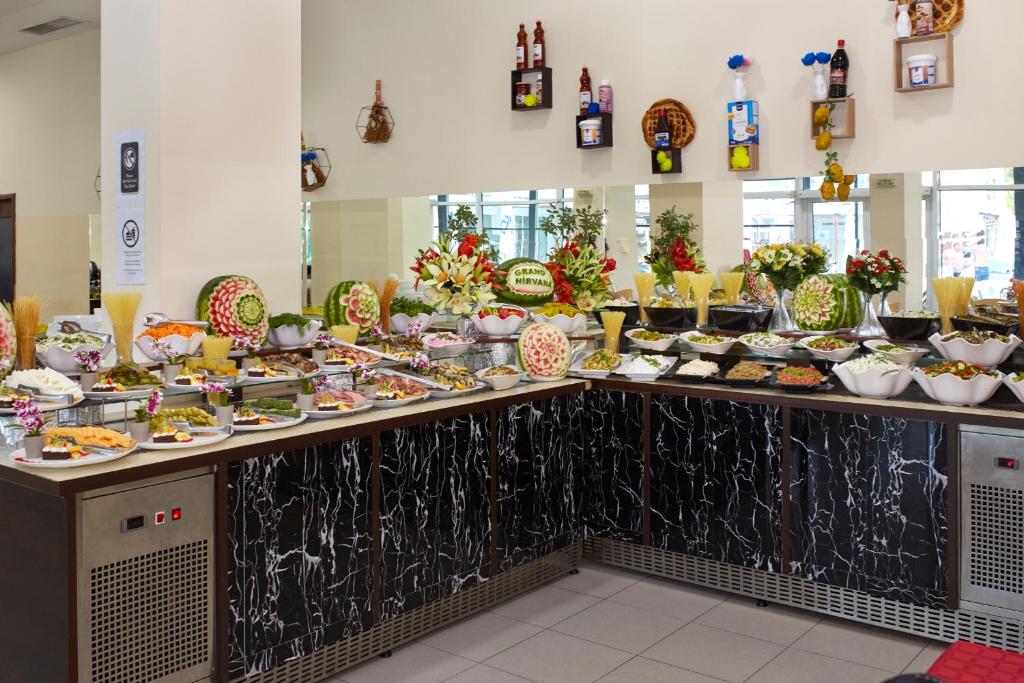 MAIN RESTAURANT – BUFFETTE