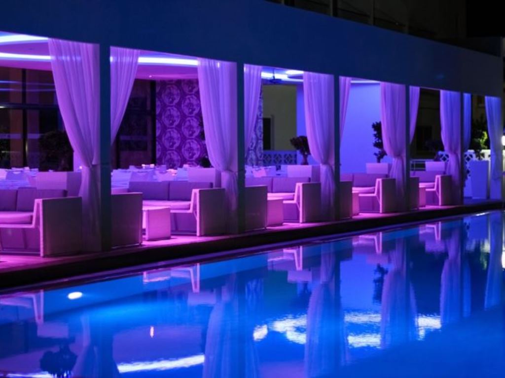 Pool Bar