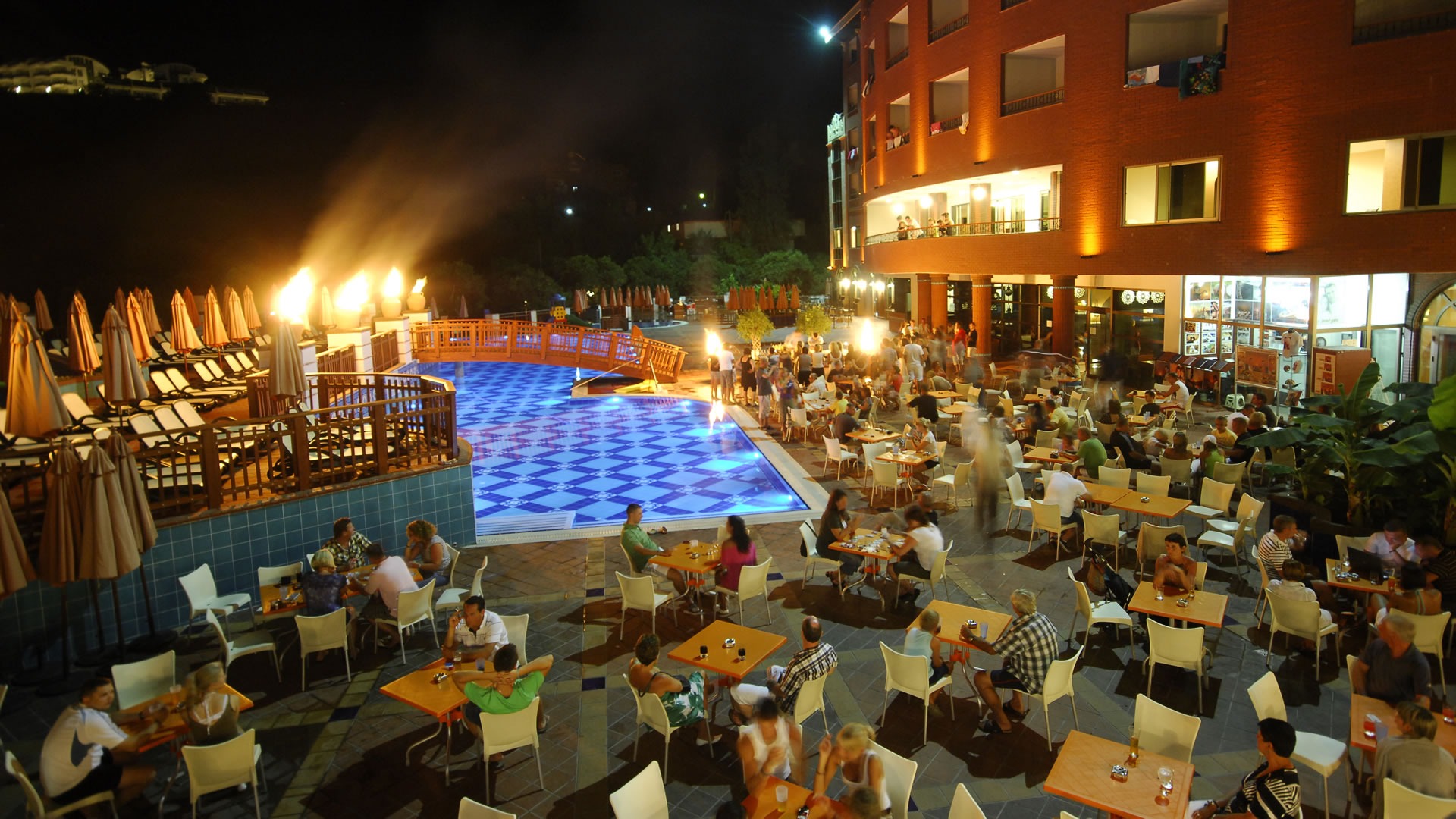 MAIN RESTAURANT