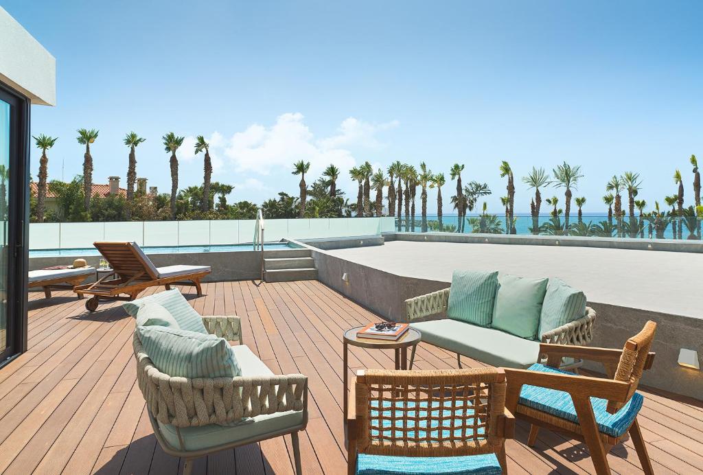 sea scape junior suite sea view swim up