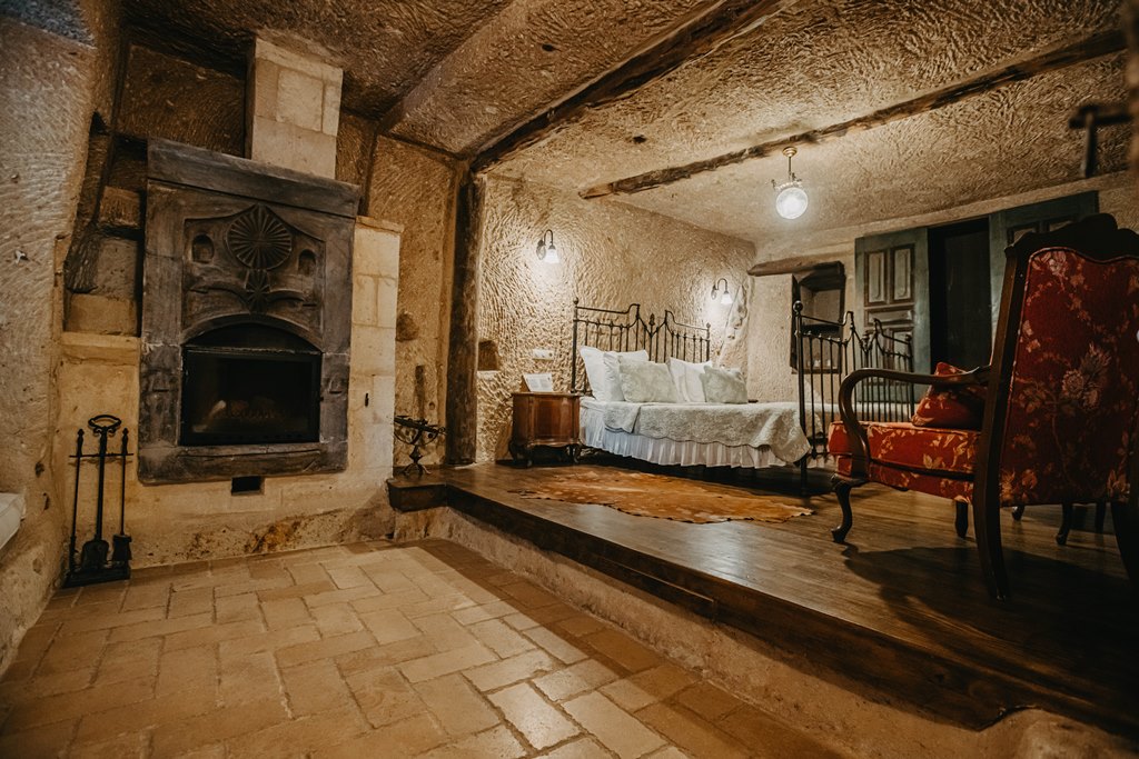 CAVE SUITE ROOM