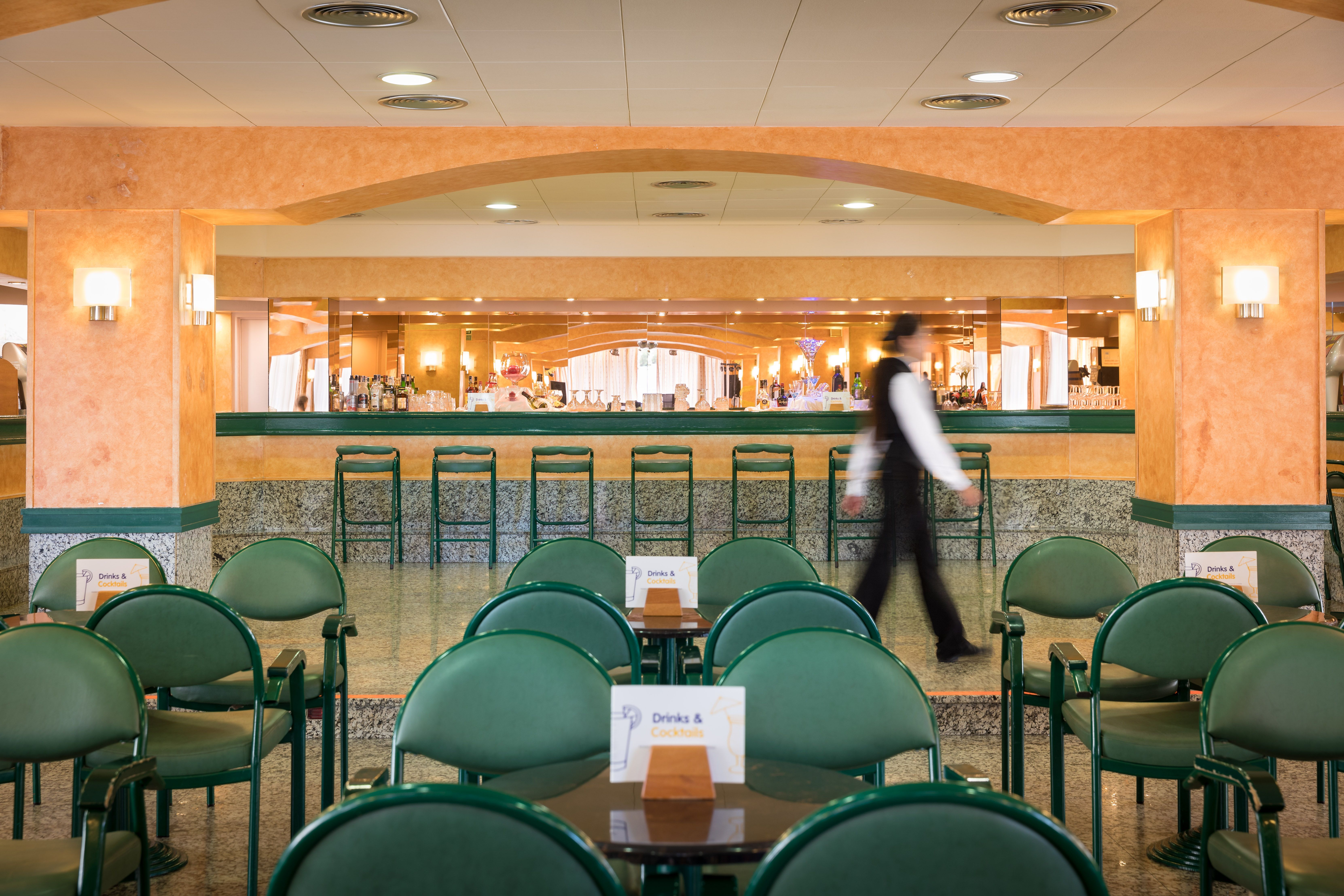 LOBBY BAR