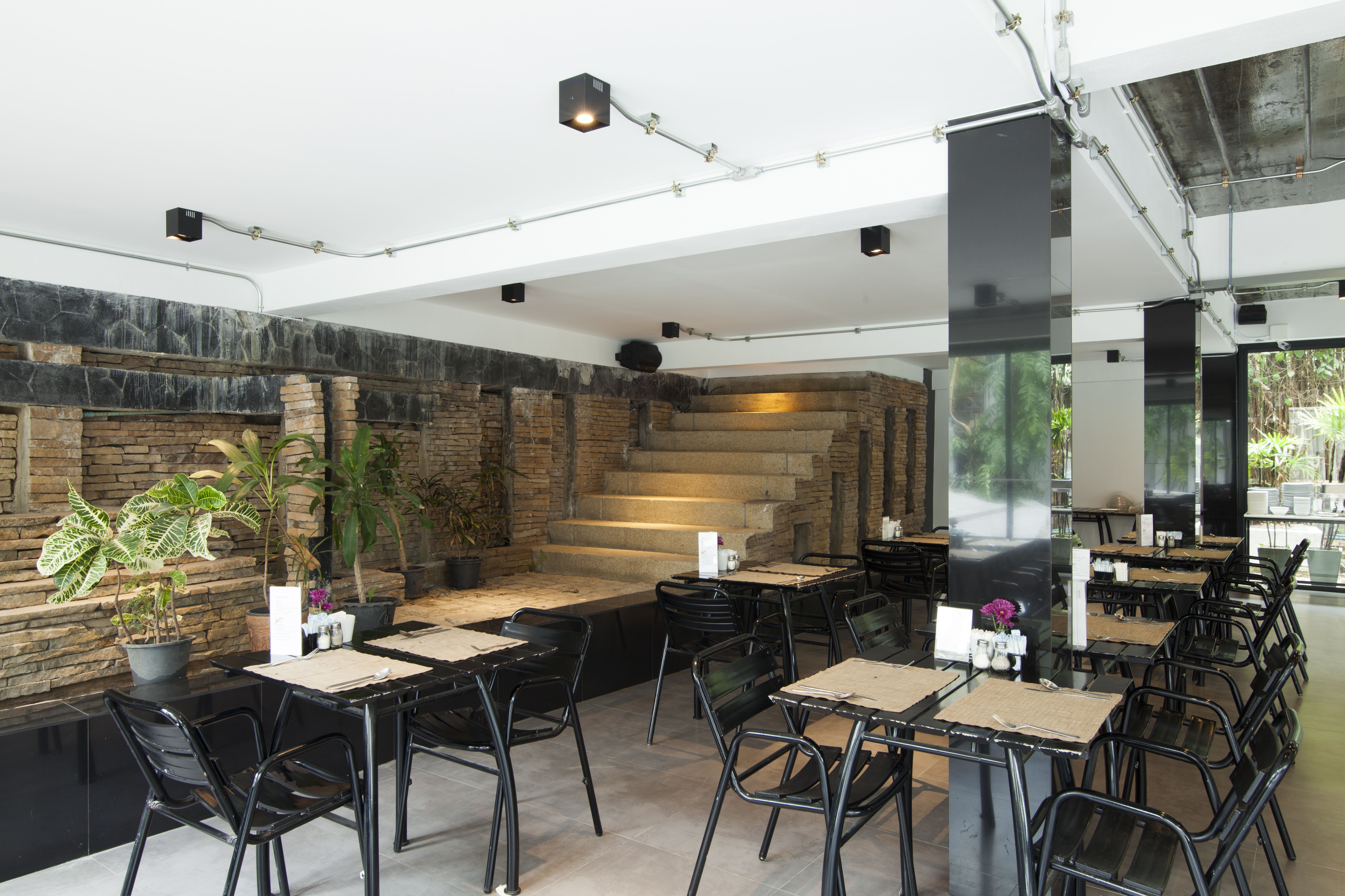 Bird Of Paradise Restaurant