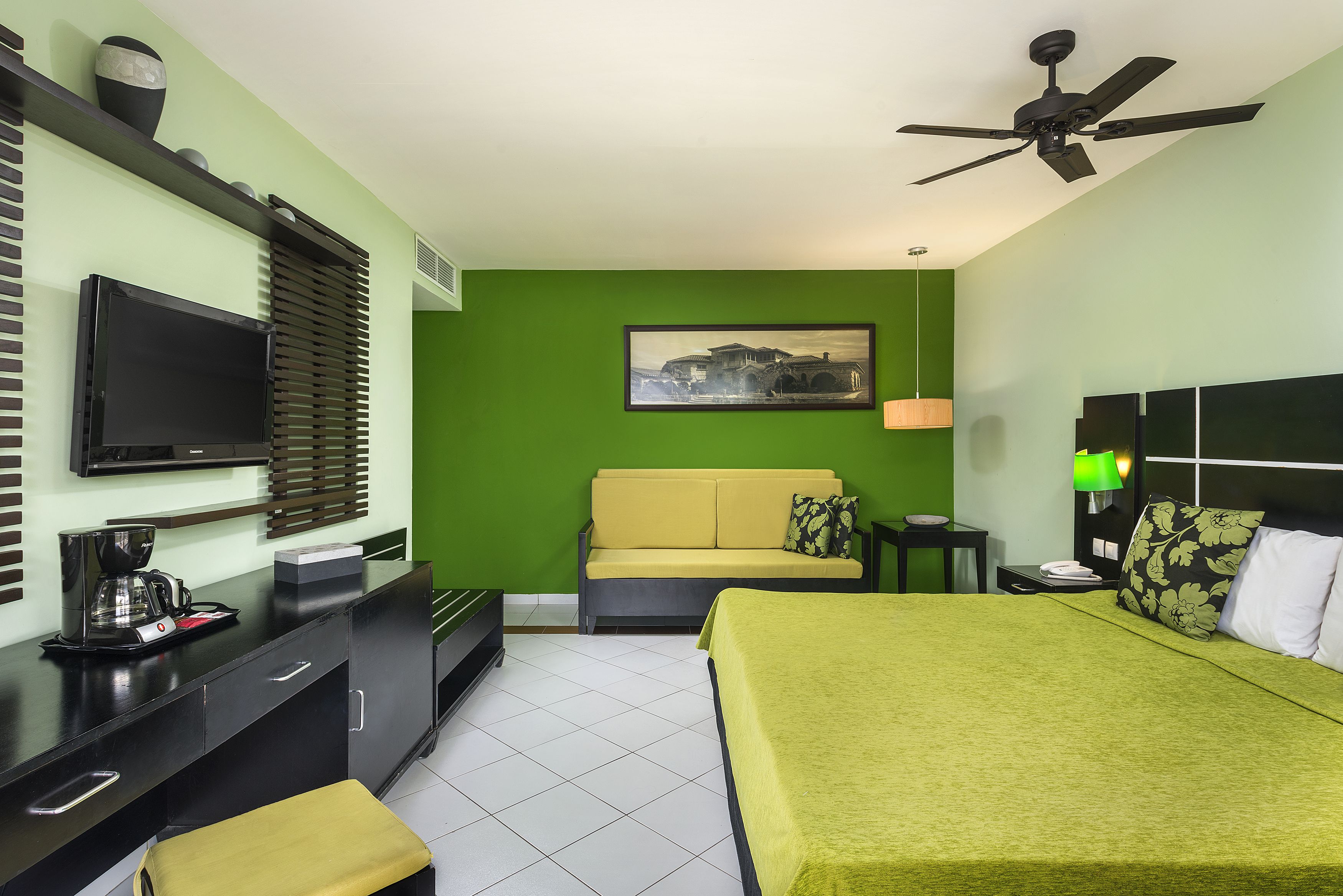 DELUXE ROOM