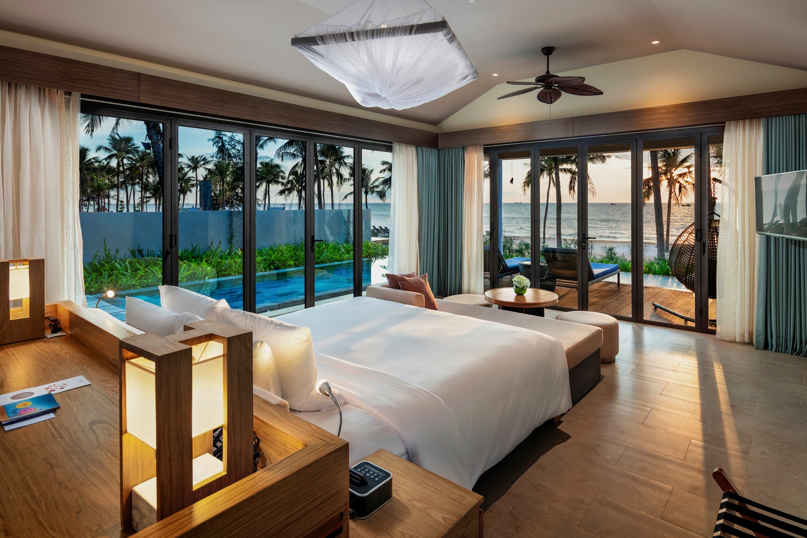 BEACHFRONT BUNGALOW WITH POOL (CHILD WITHOUT EXTRA BED)