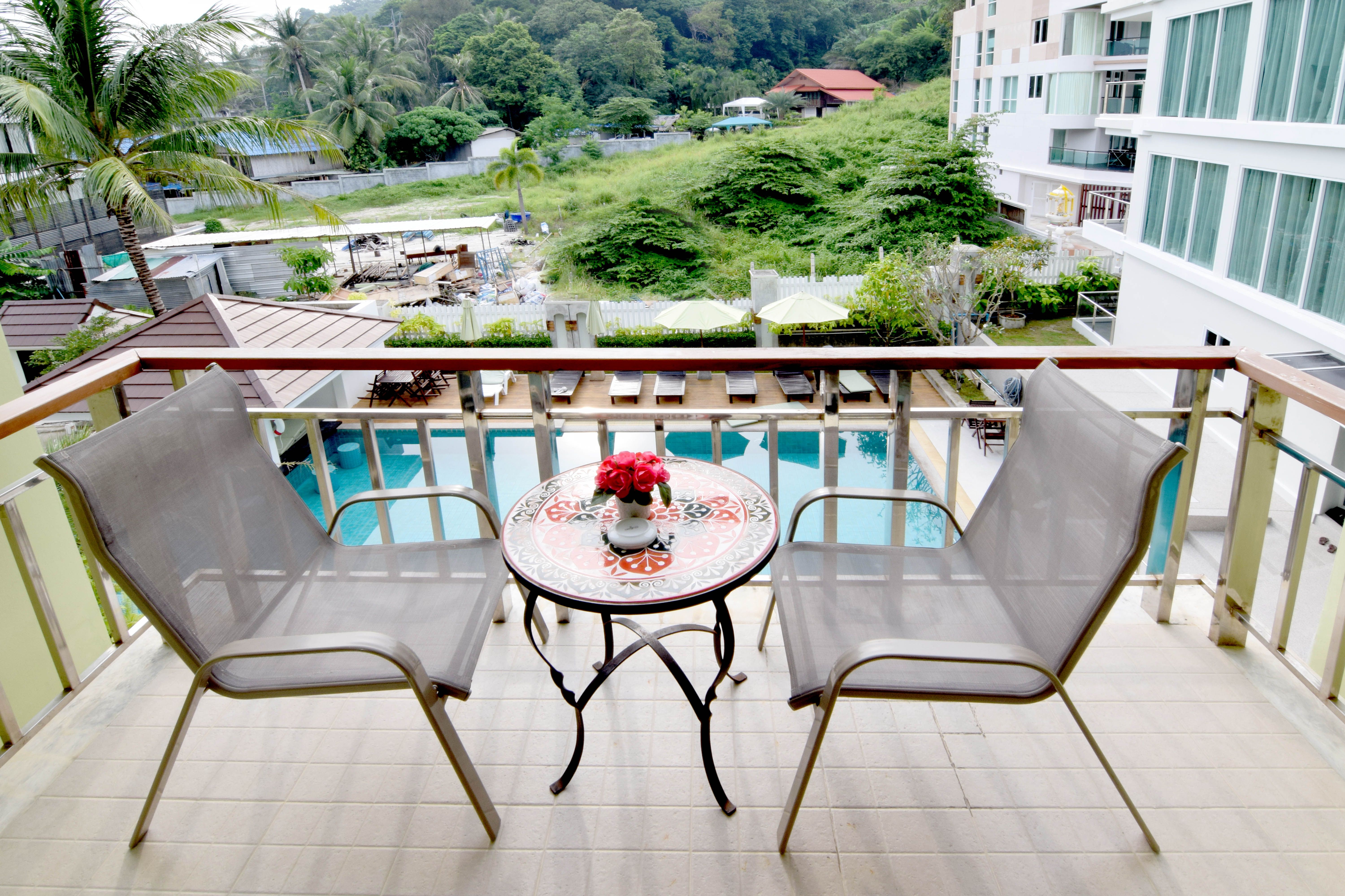 Deluxe Pool View Room 