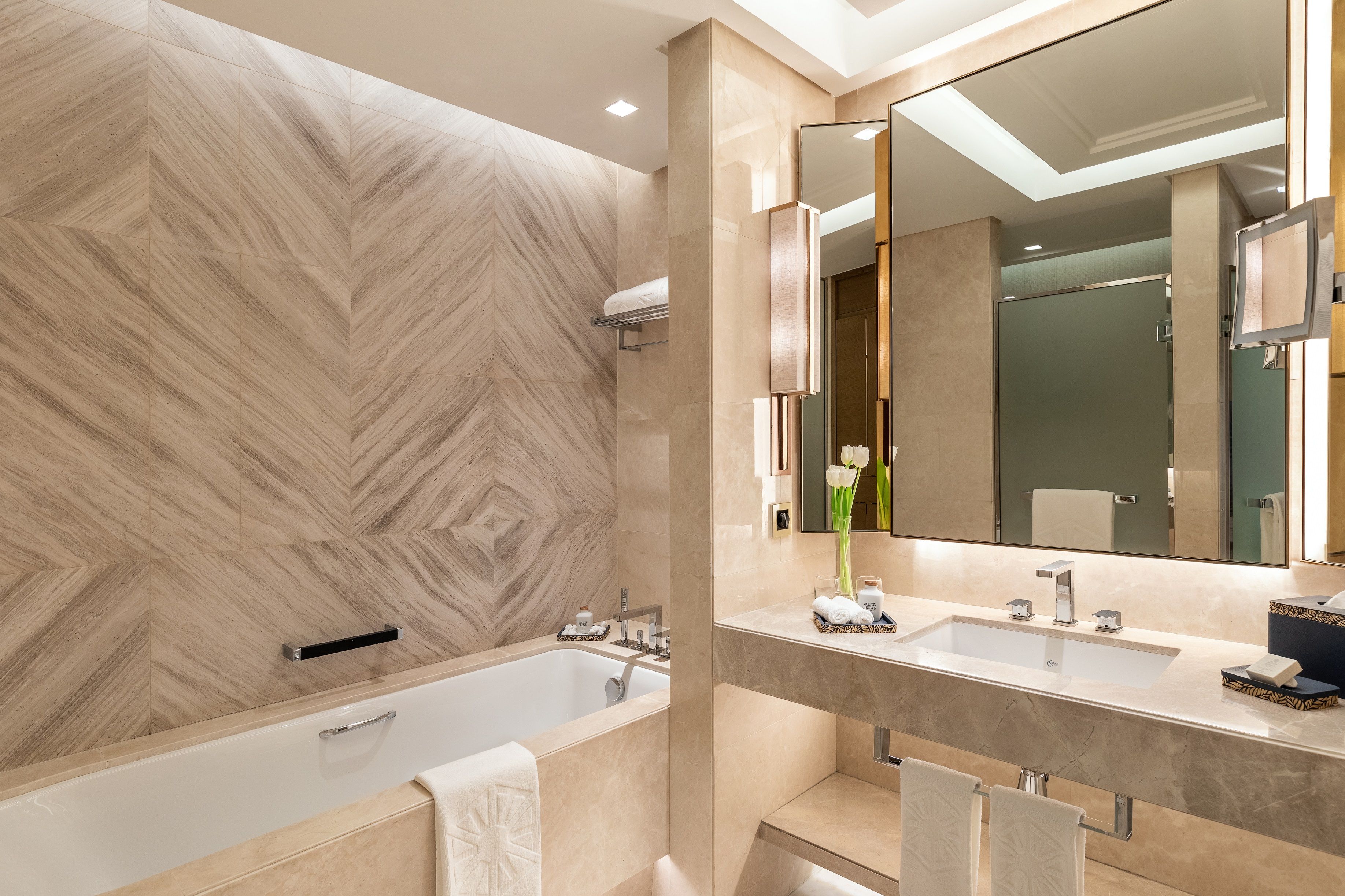 LUXURY ROOM