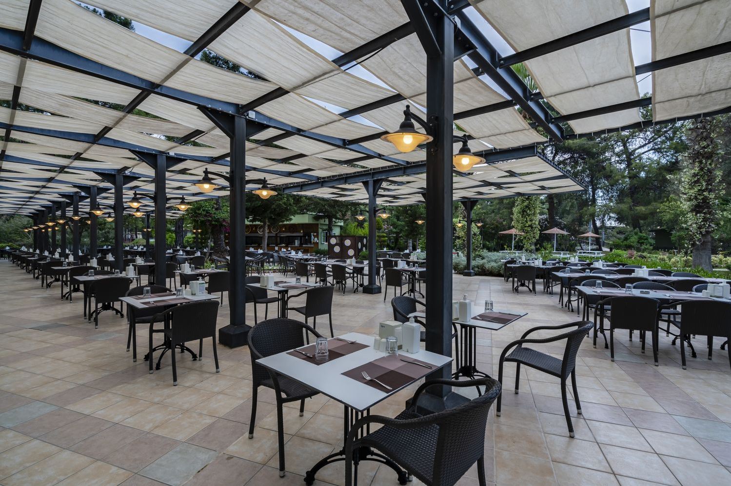 MAIN RESTAURANT