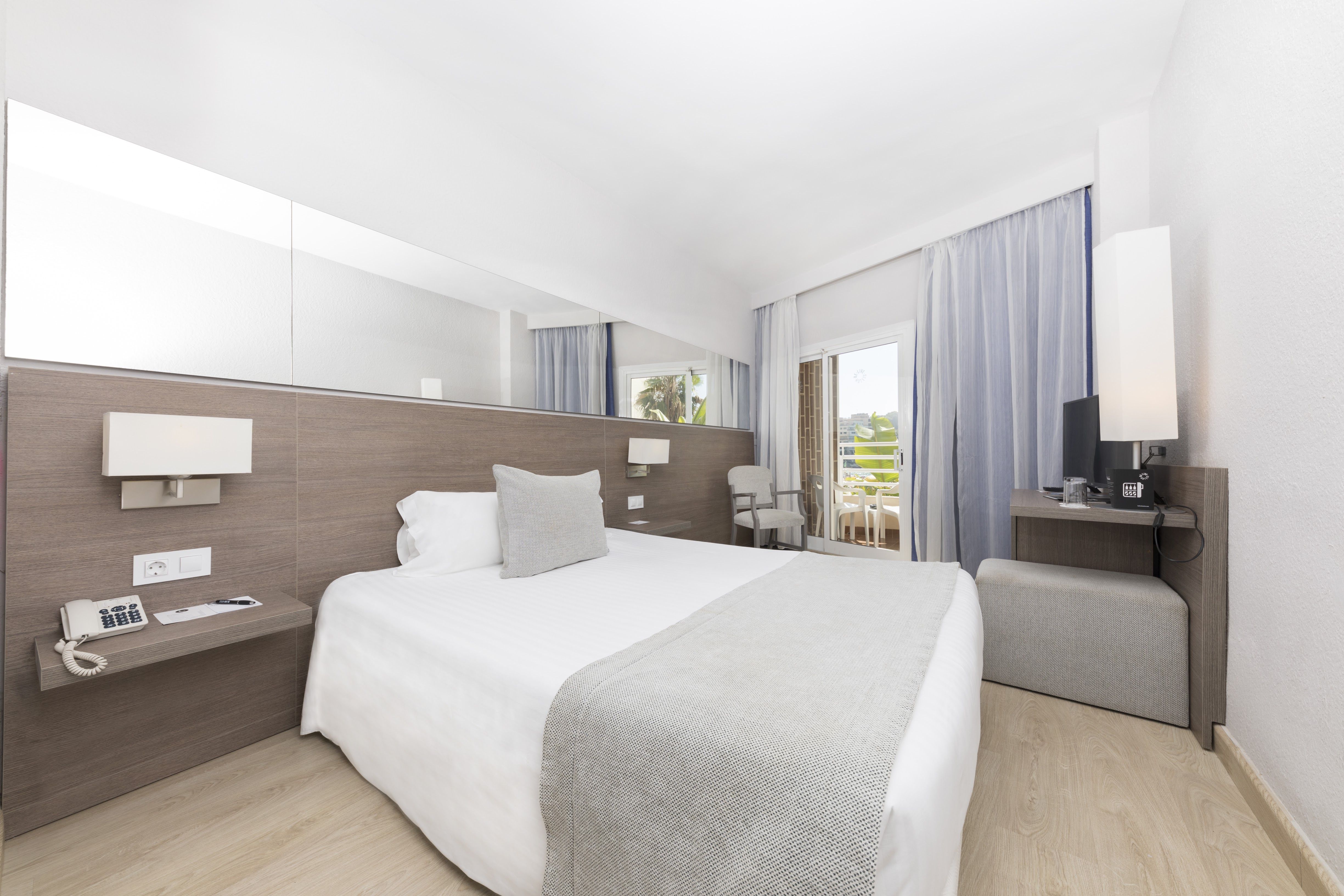 DOUBLE ROOM 