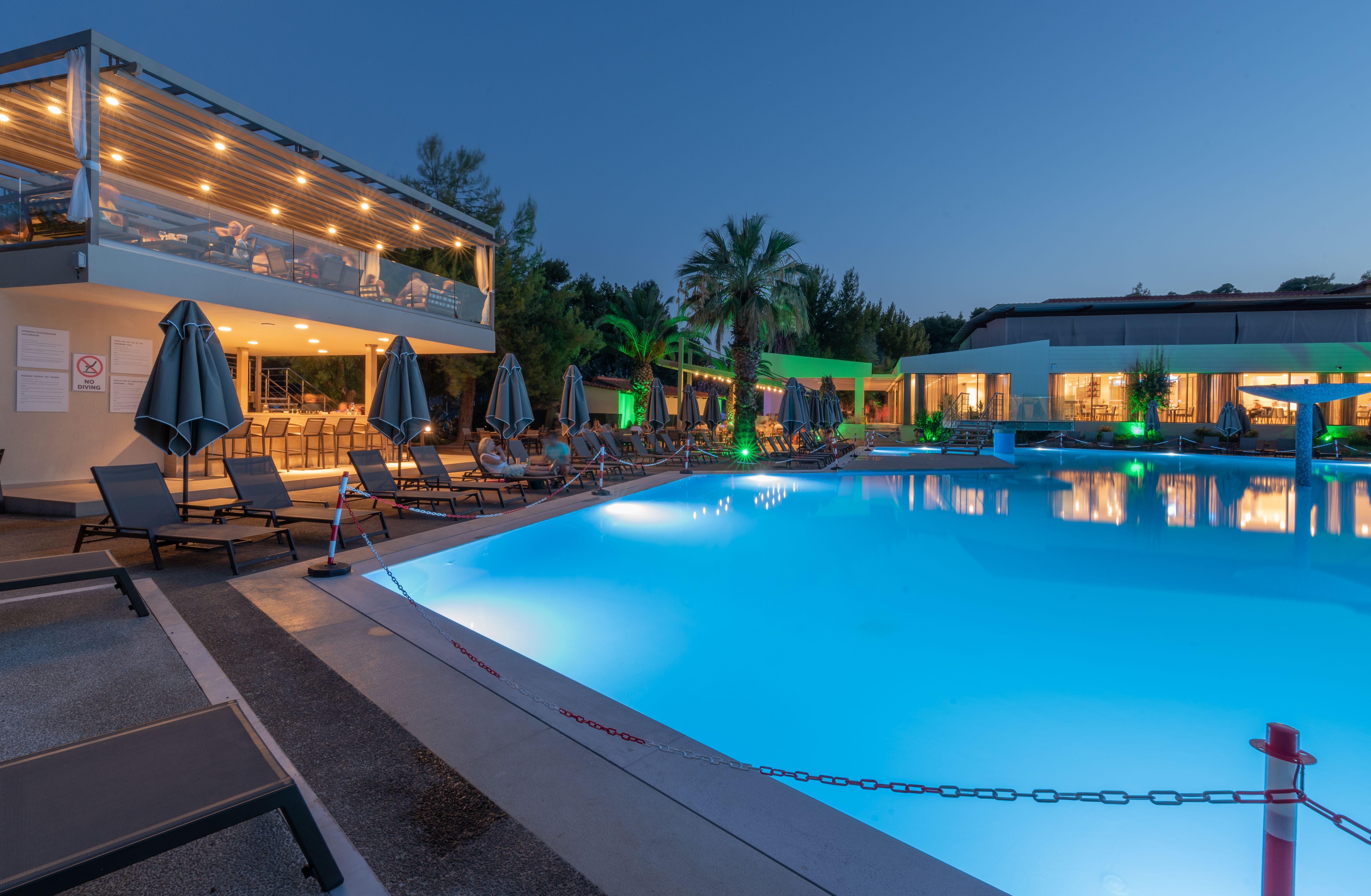POOL BAR