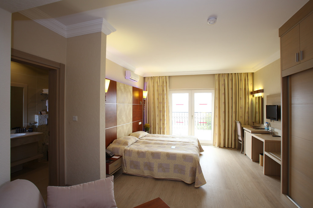 SUPERIOR ROOM