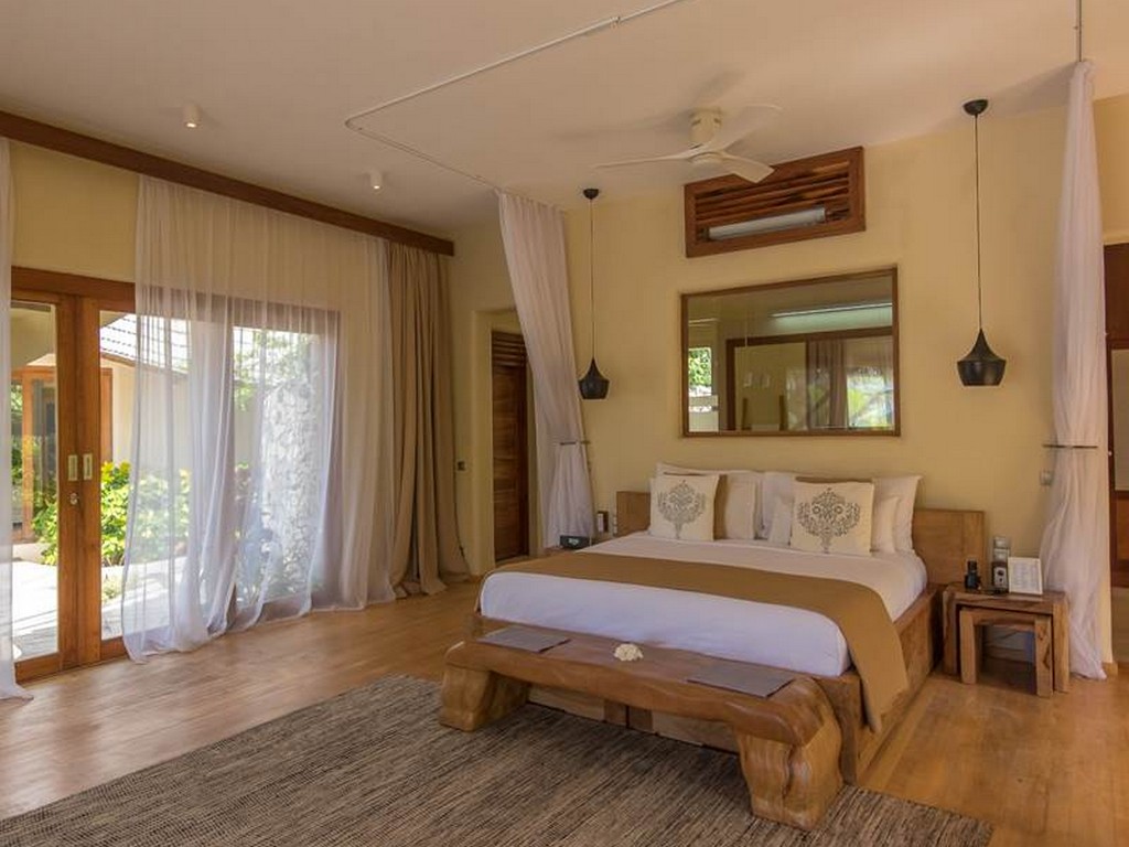 Deluxe Room With Shared Pool