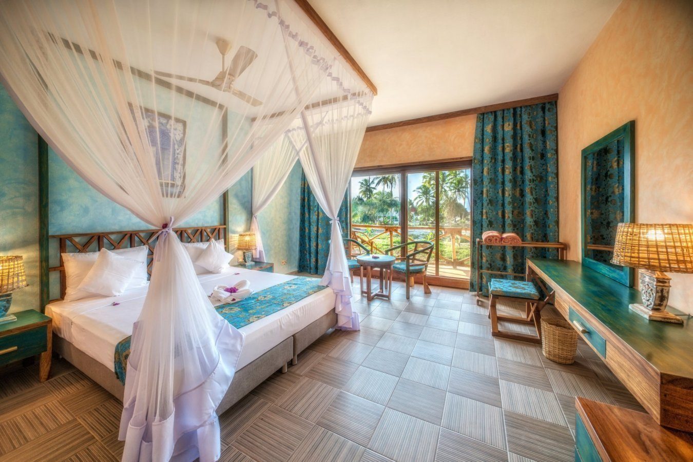 DELUXE ROOM