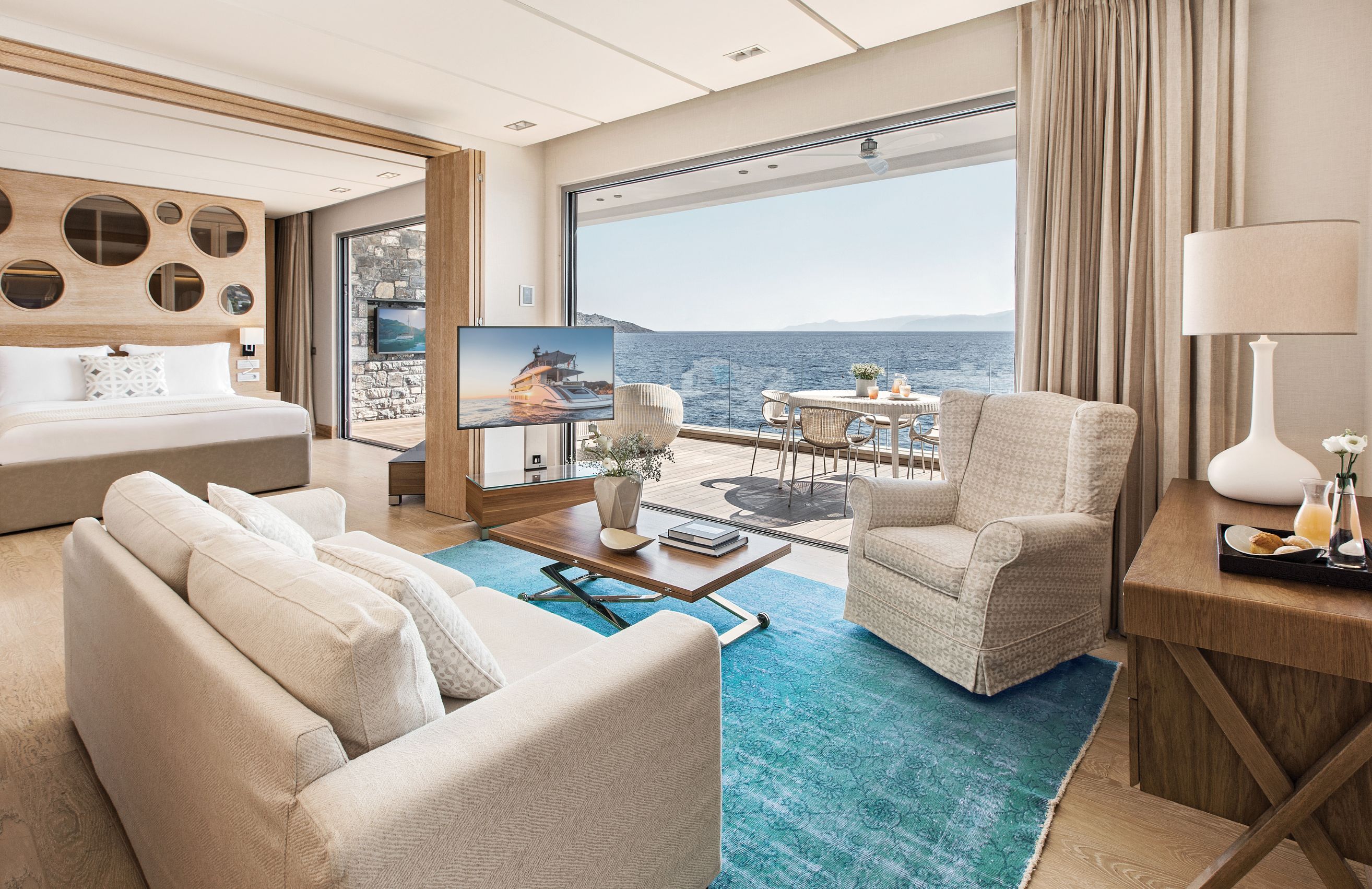 AMBASSADOR BUNGALOW SUITE WATERFRONT