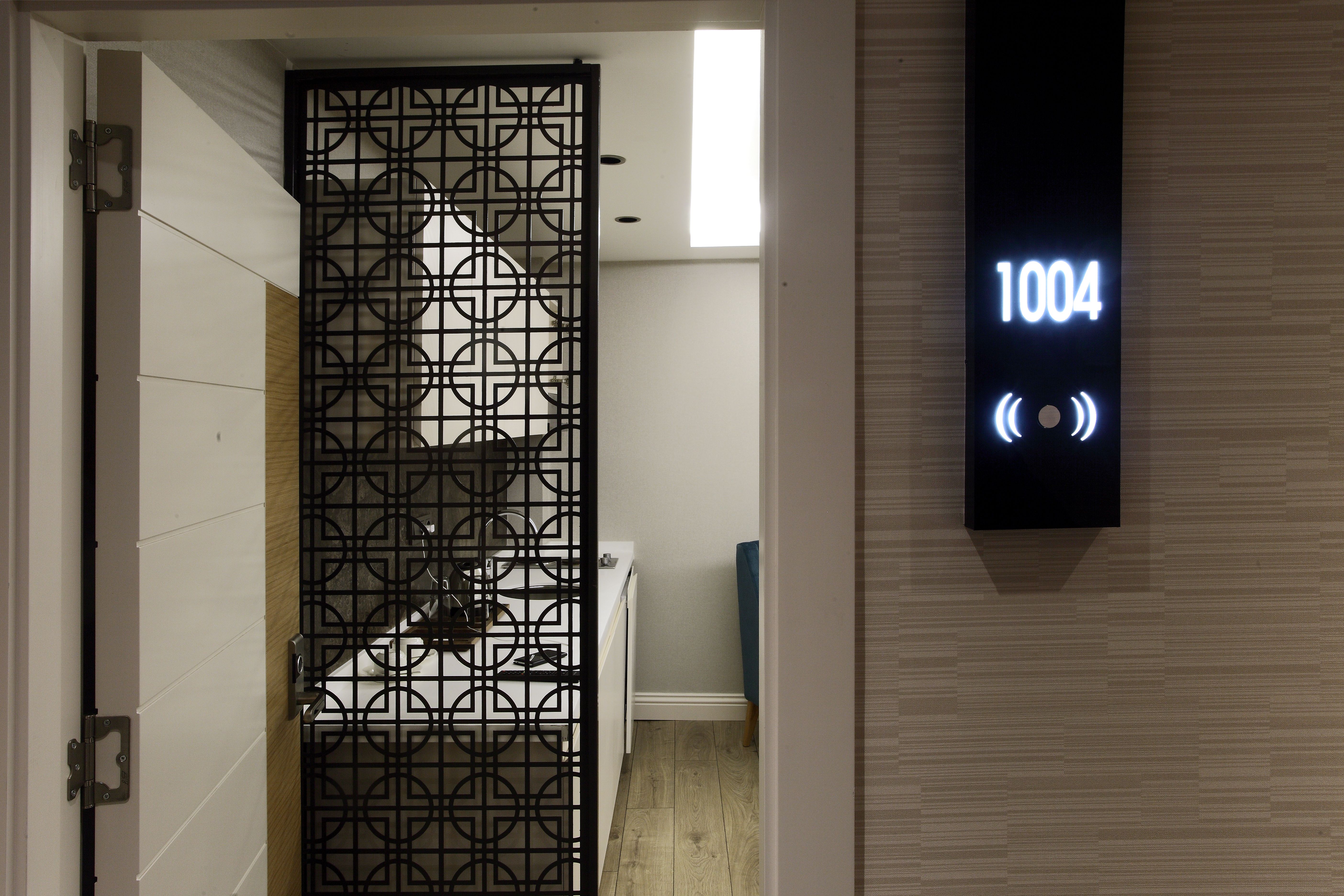 SUITE ONE BEDROOM