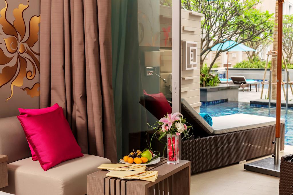 Deluxe Pool Access