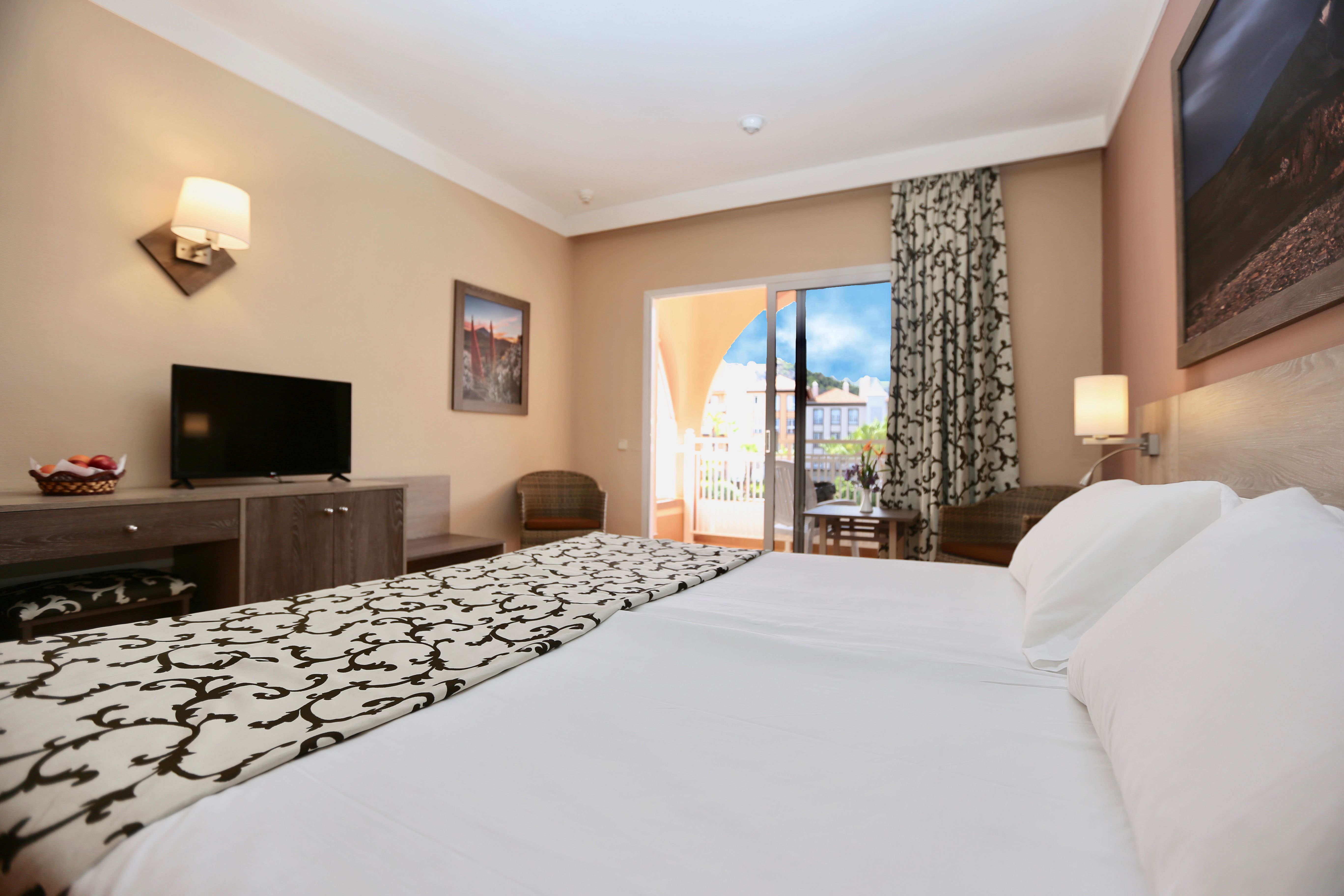 DOUBLE STANDARD ROOM SEA VIEW WITH BALCONY OR TERRACE