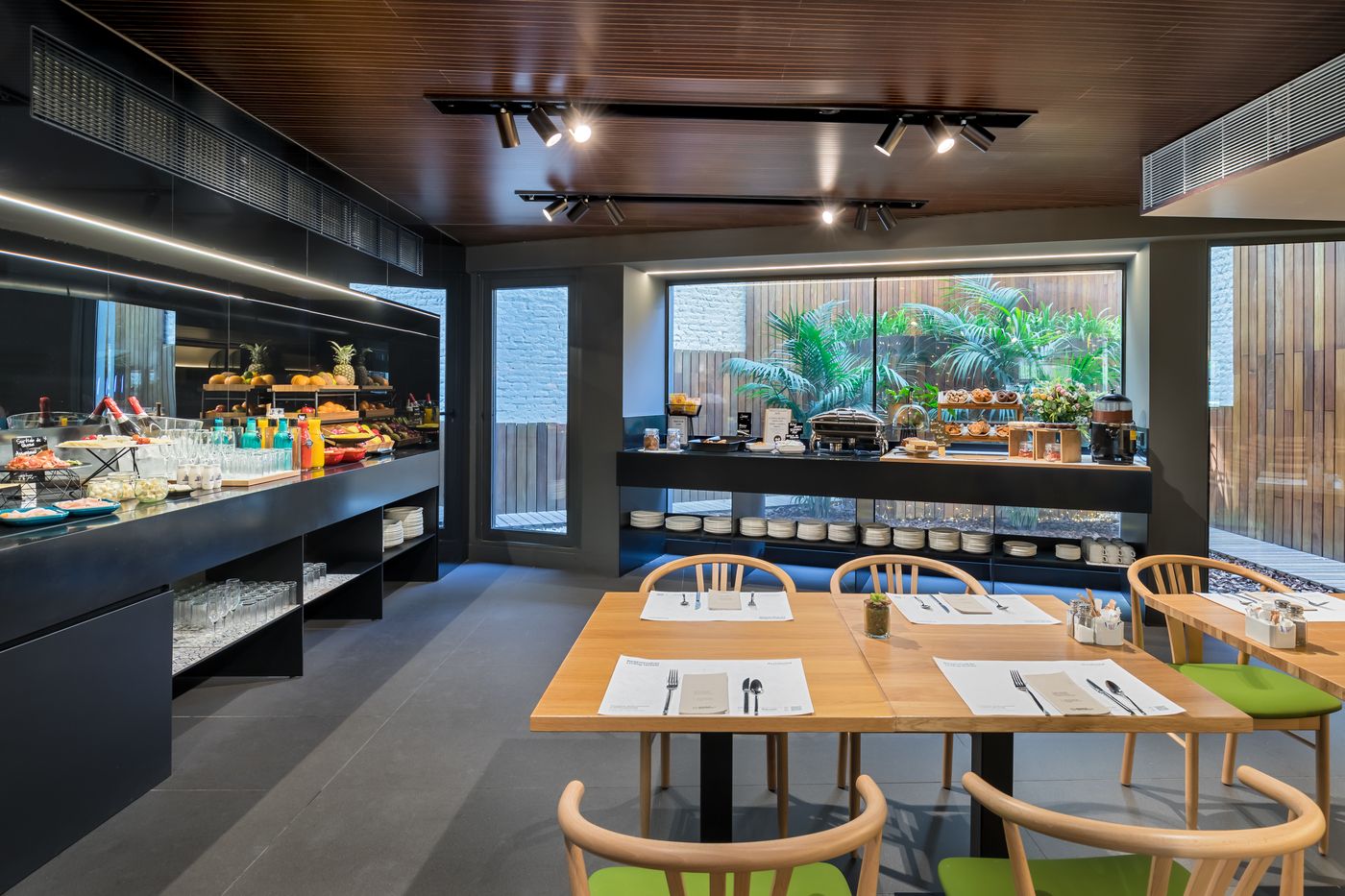 MAIN RESTAURANT