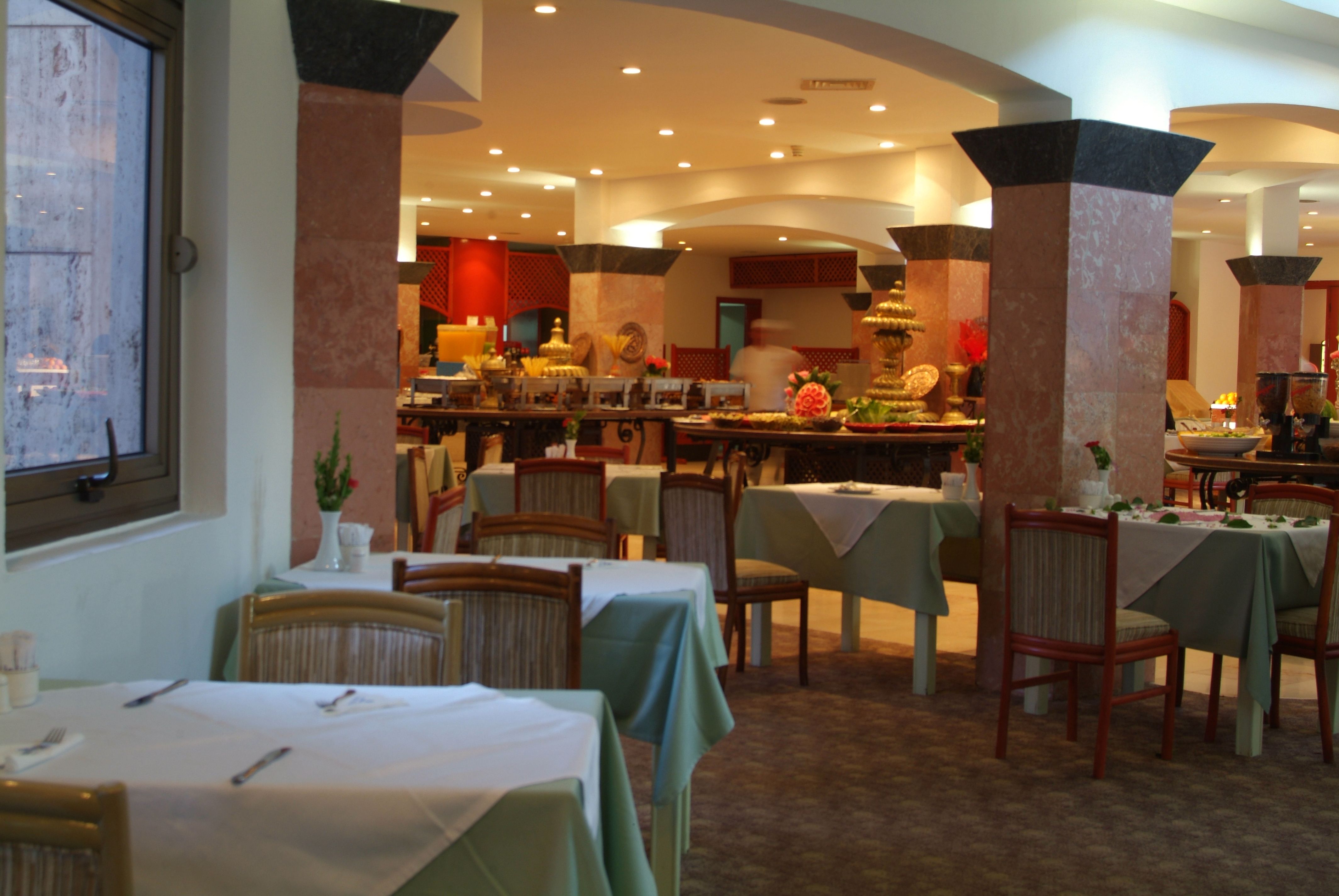 MAIN RESTAURANT