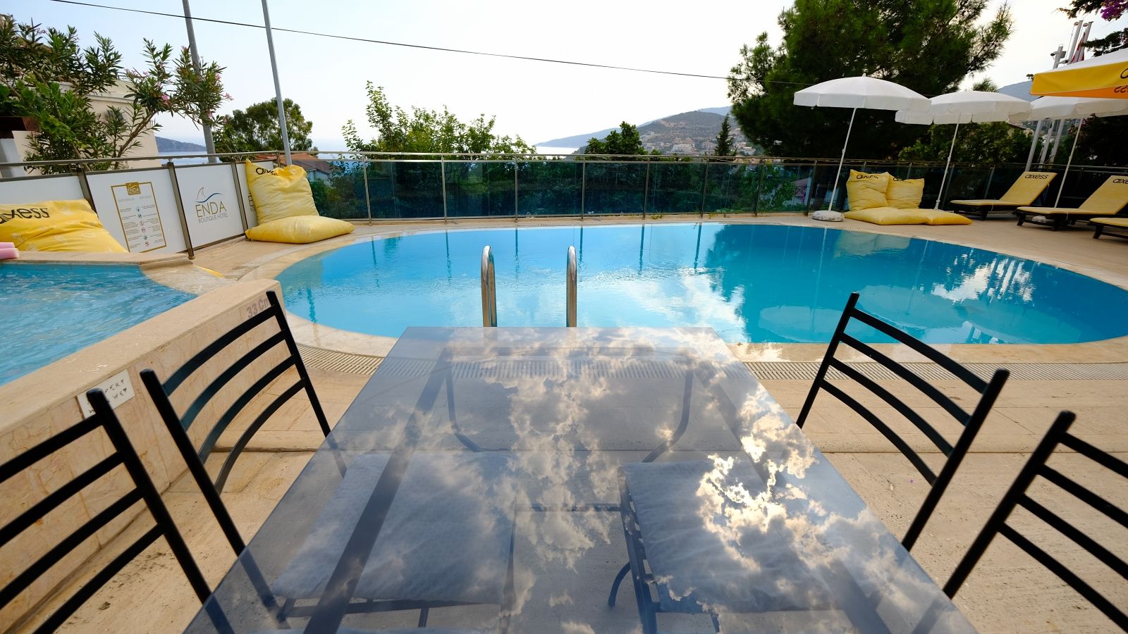 Piscina exterioara/interioara