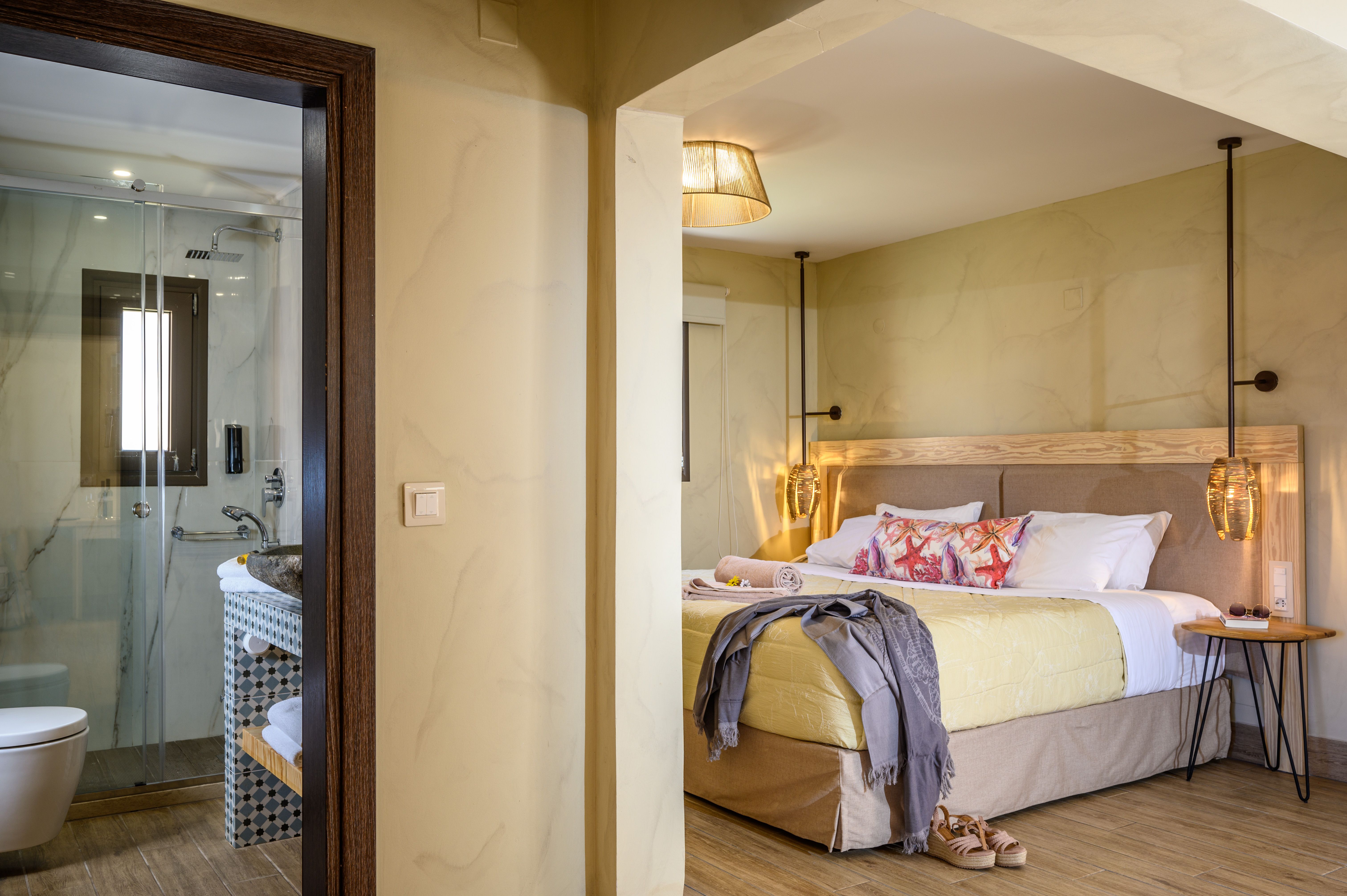 Luxury One-Bedroom Suite Inland View