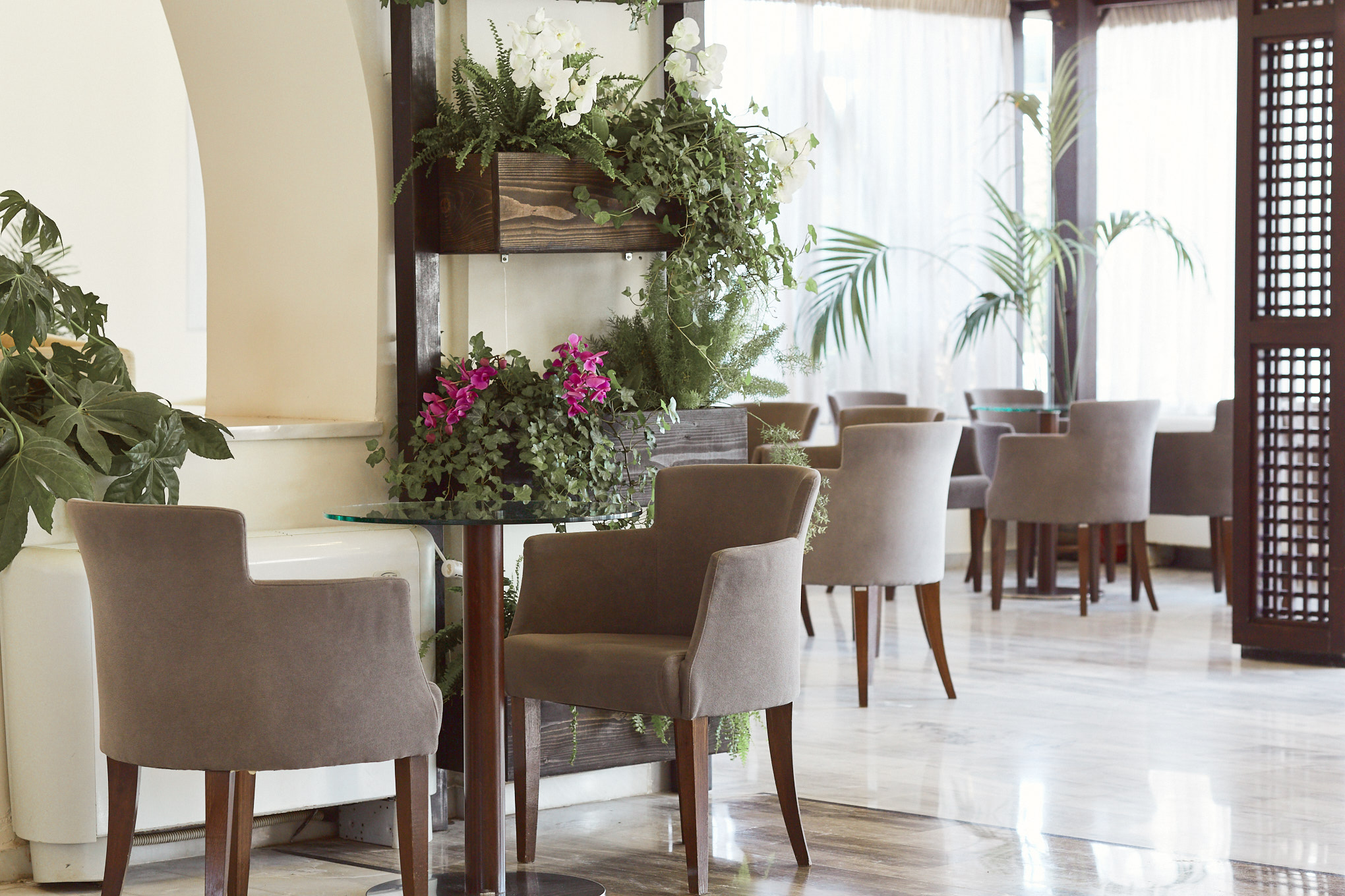 MAIN BAR 