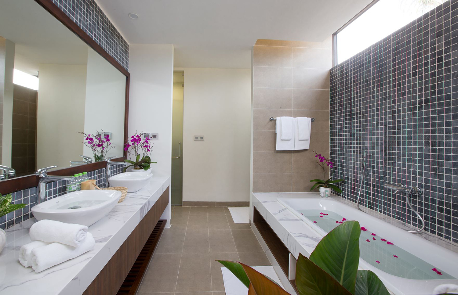 VILLA 3 BEDROOMS GARDEN VIEW