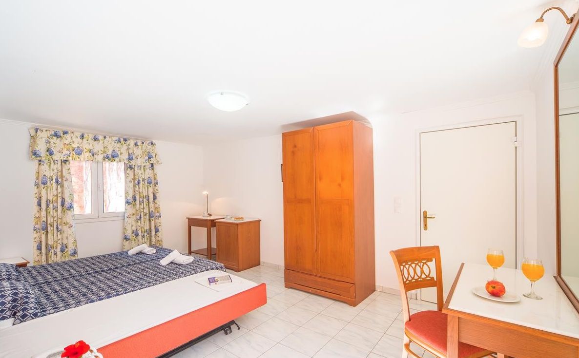 JUNIOR SUITE
