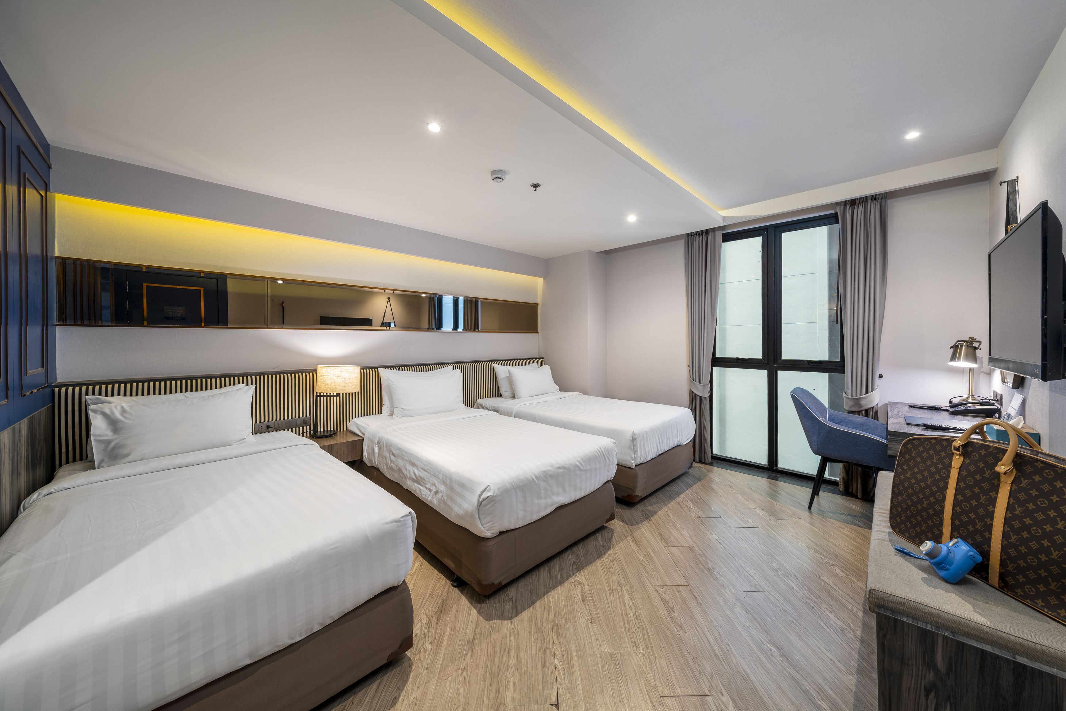 Deluxe Discovery Triple Bed