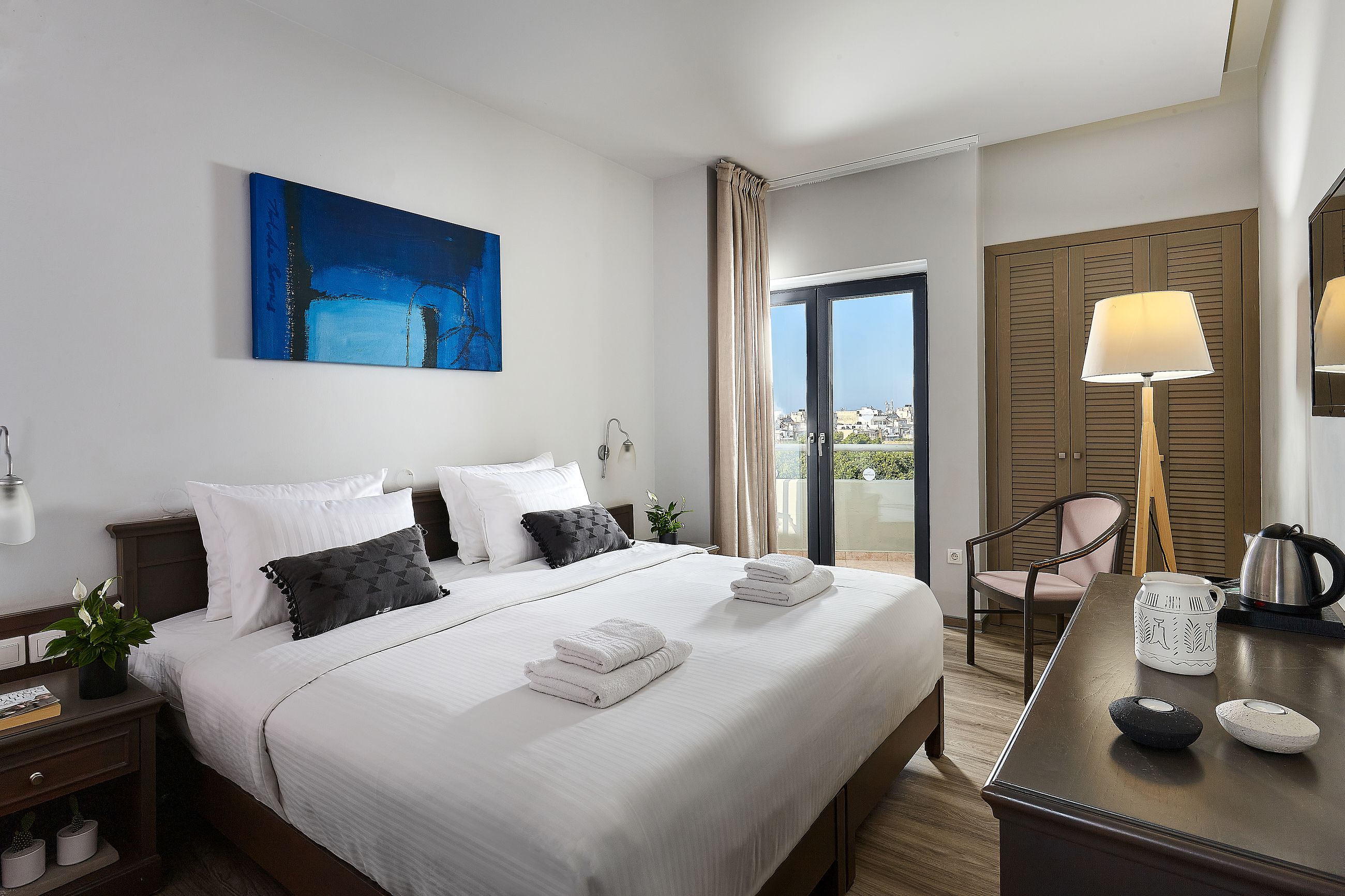 DELUXE CITY VIEW ROOM