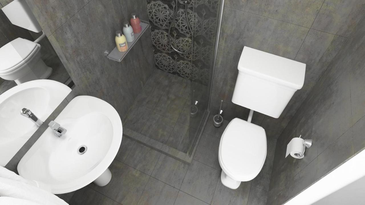 Camera tripla cu balcon