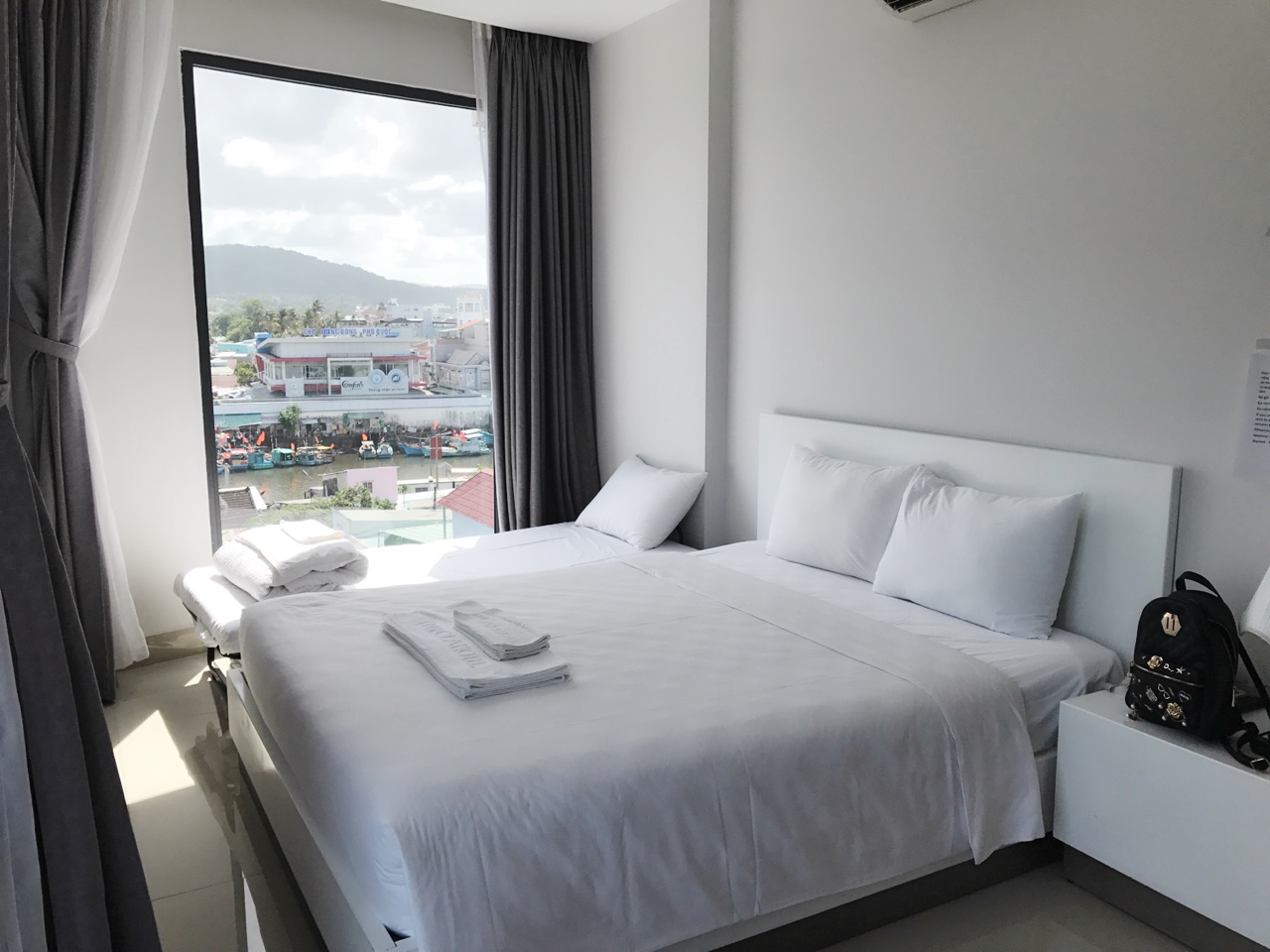 DELUXE DOUBLE ROOM