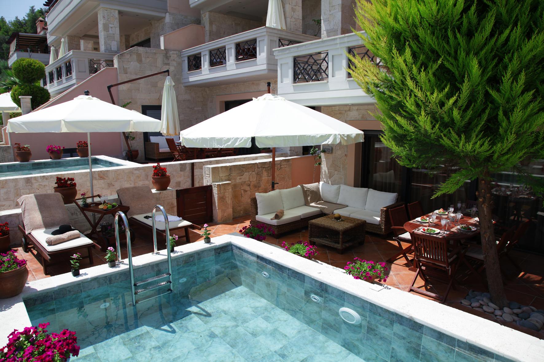 SUITE DELUXE WITH PRIVATE POOL