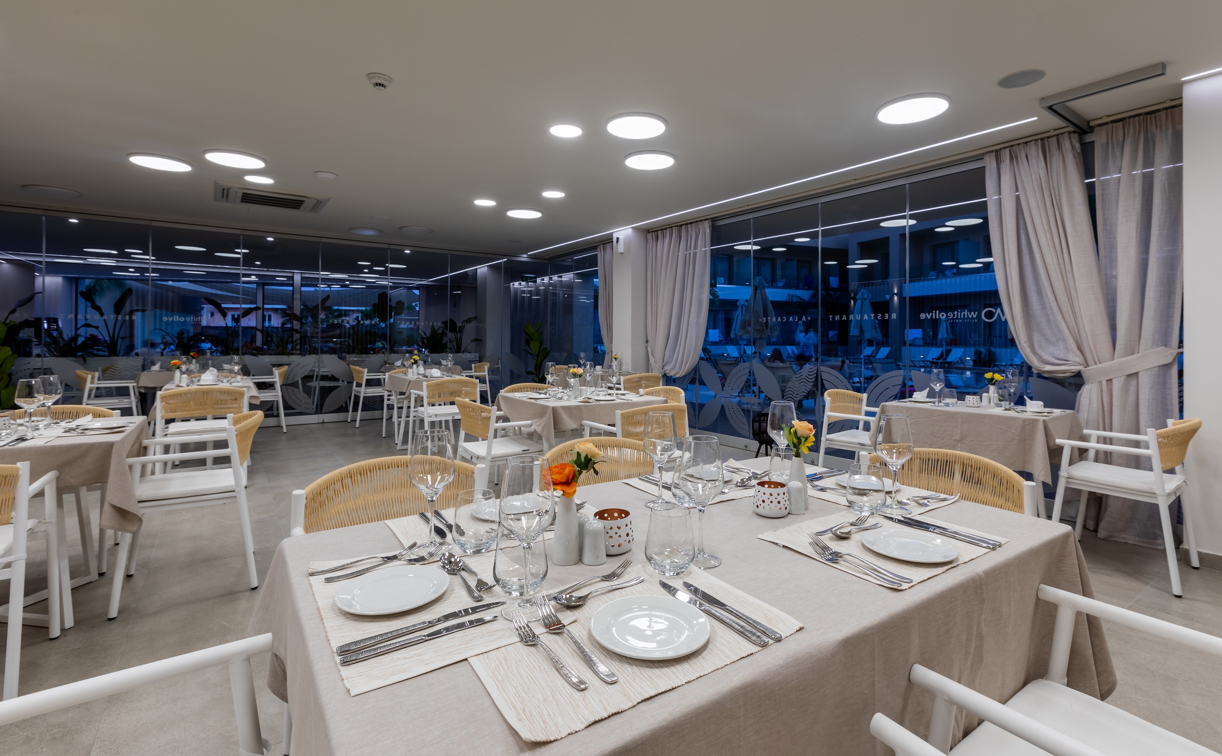 MAIN BUFFET