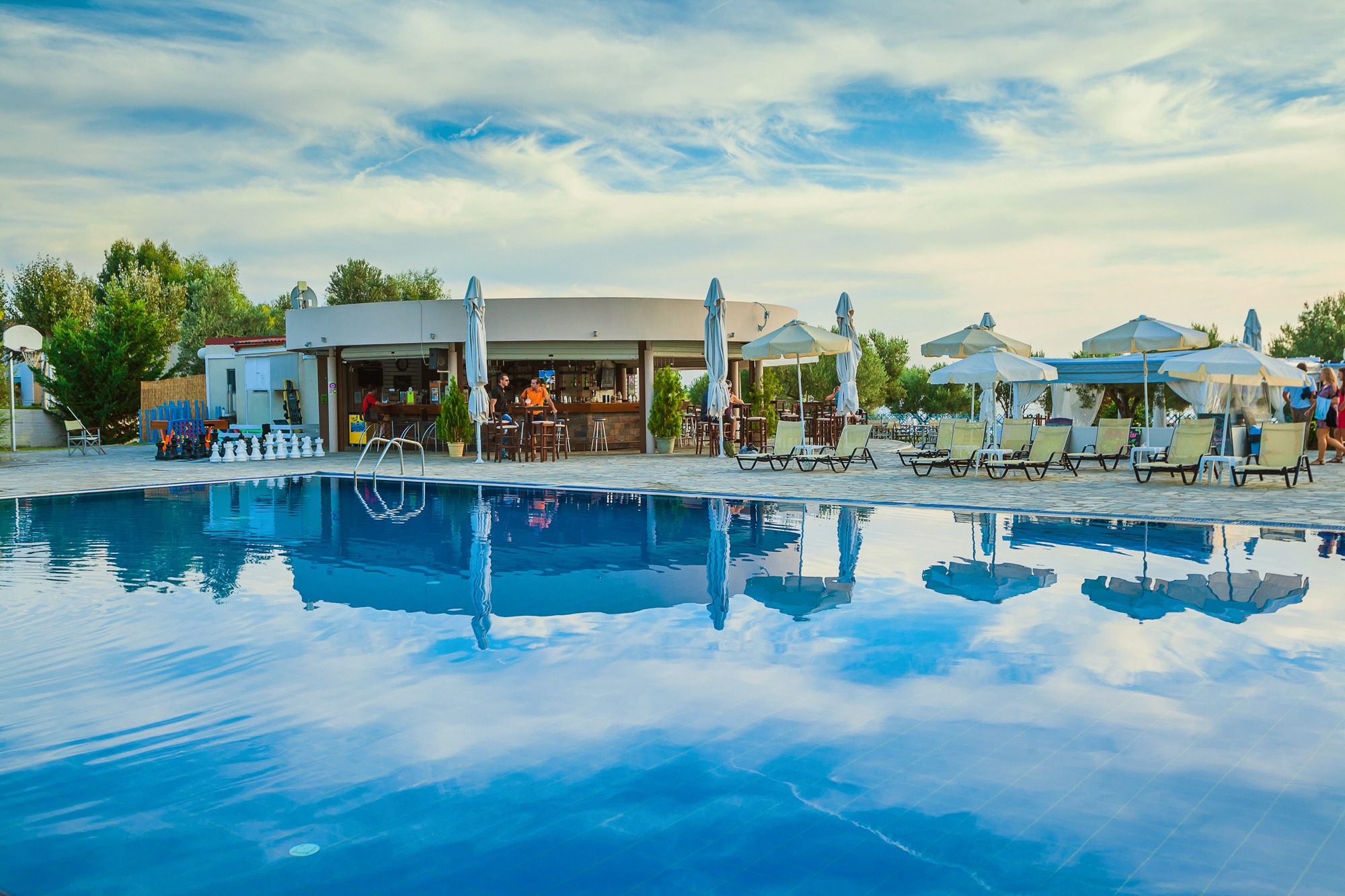 Pool Bar