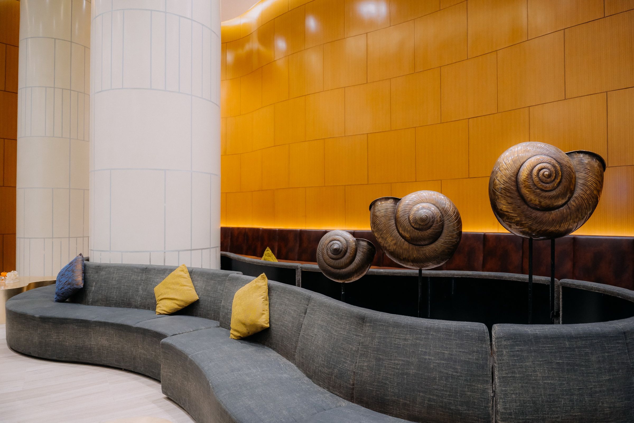 LOBBY BAR