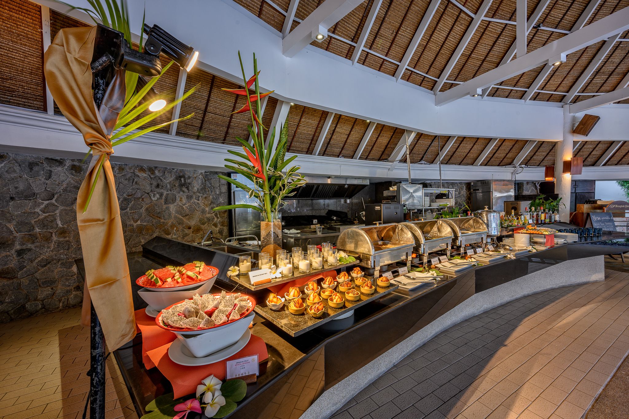 Waves Restaurant and Pool Bar