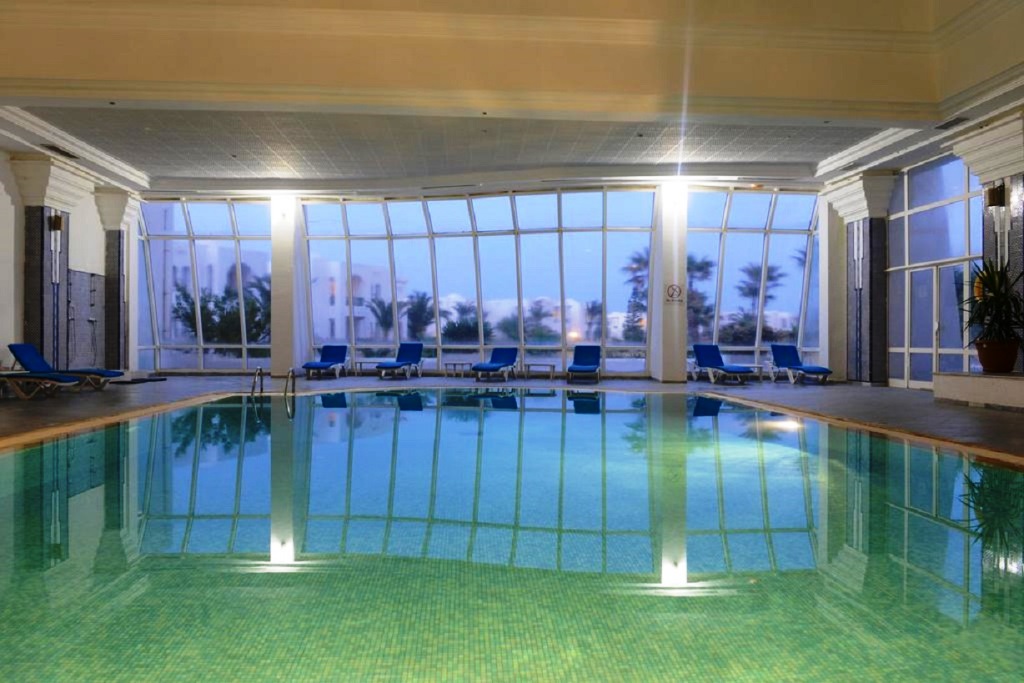 Piscină interioară