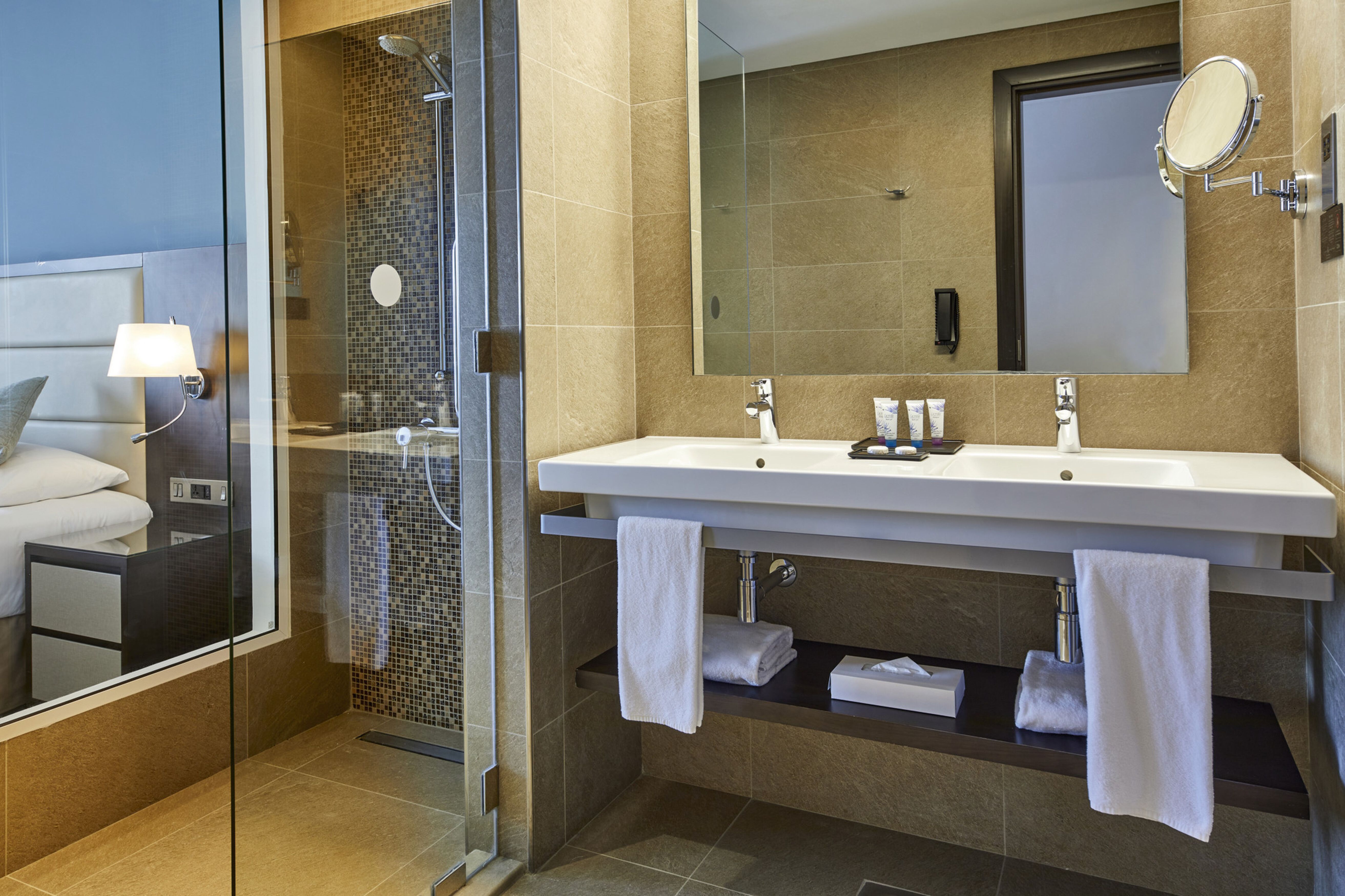 DOUBLE ROOM