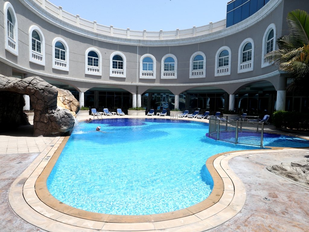 Piscina deschisă