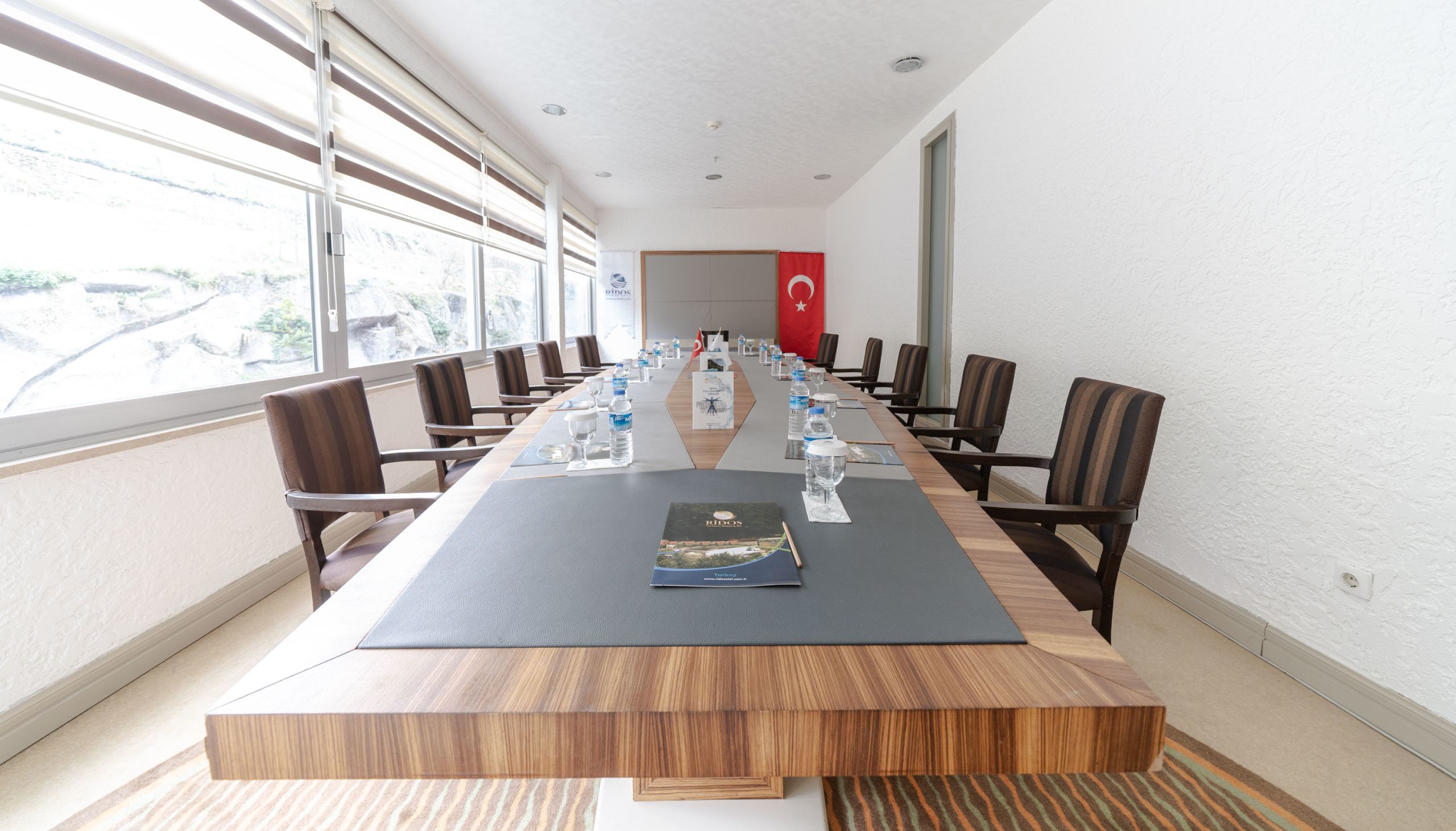 MICE (servicii de organizare de întâlniri, conferințe, alte evenimente)