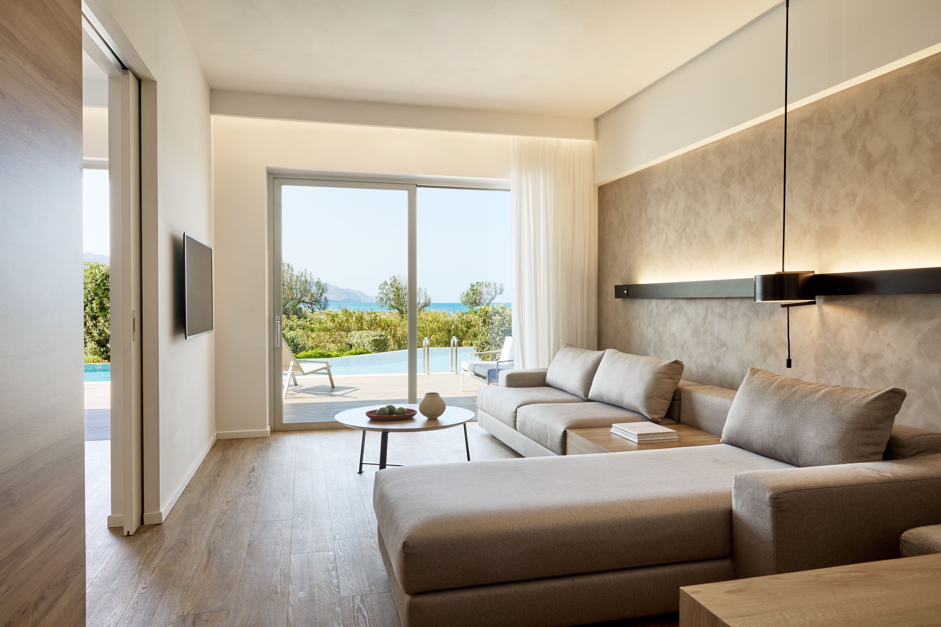 FAMILY SUITE SIDE SEA VIEW SHARING POOL