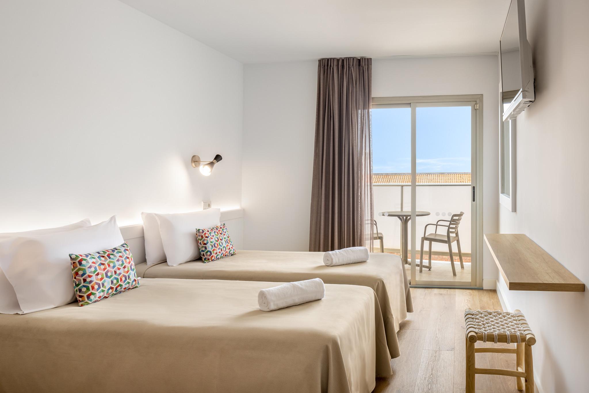 TWIN ROOM BALCONY OR TERRACE