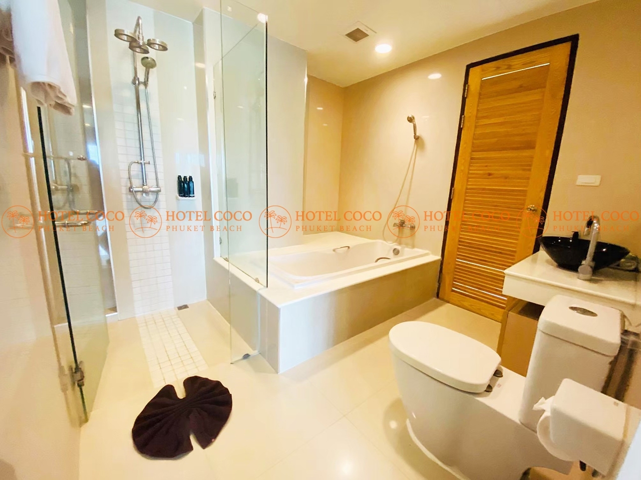 COCO Pool Suite