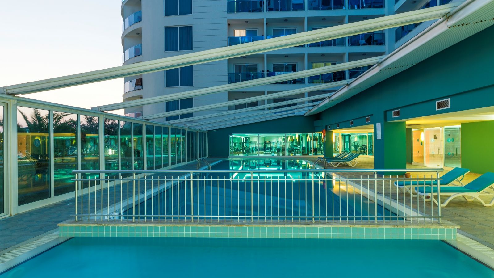 Piscină interioară