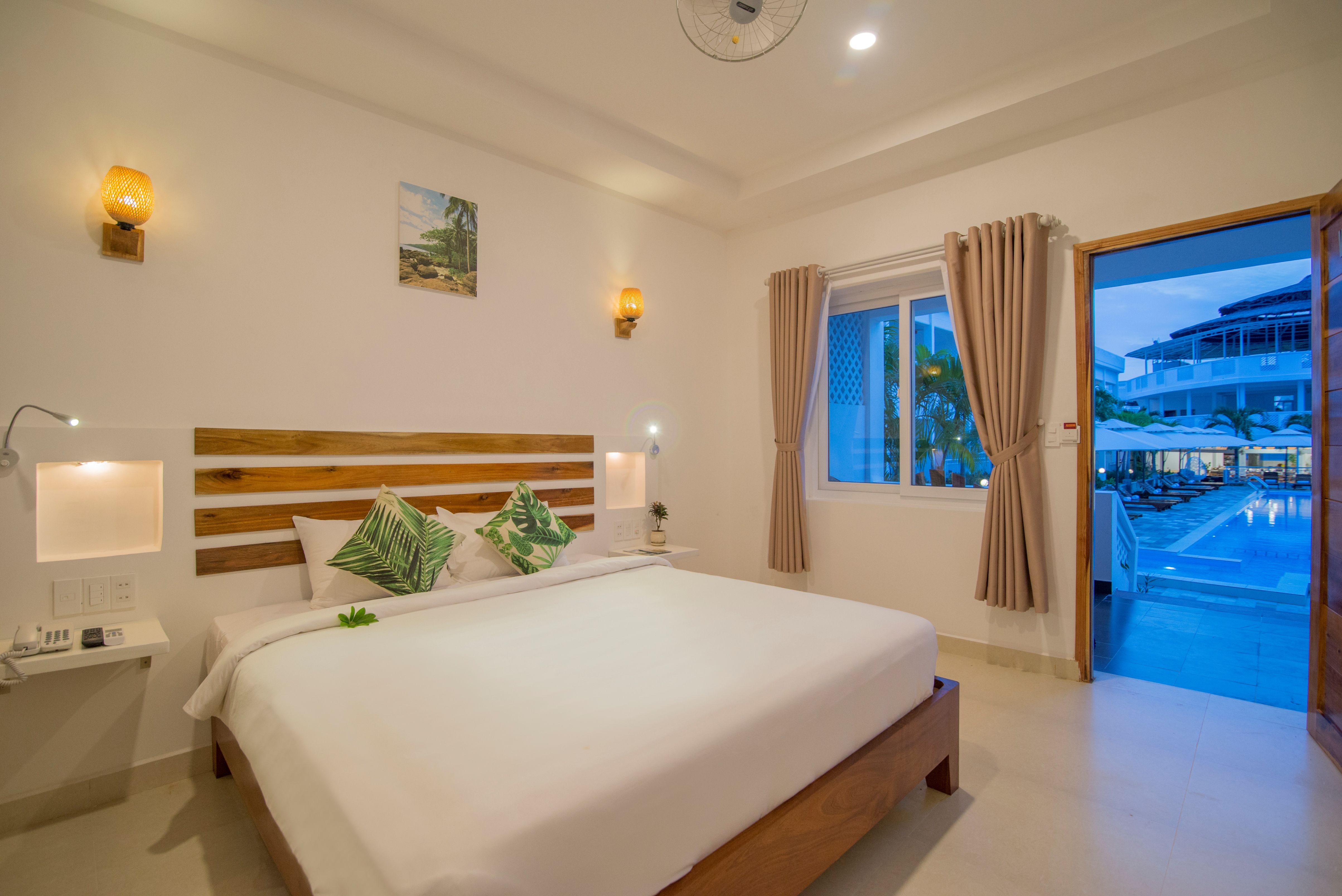 SUITE SEA VIEW WITH BALCONY 