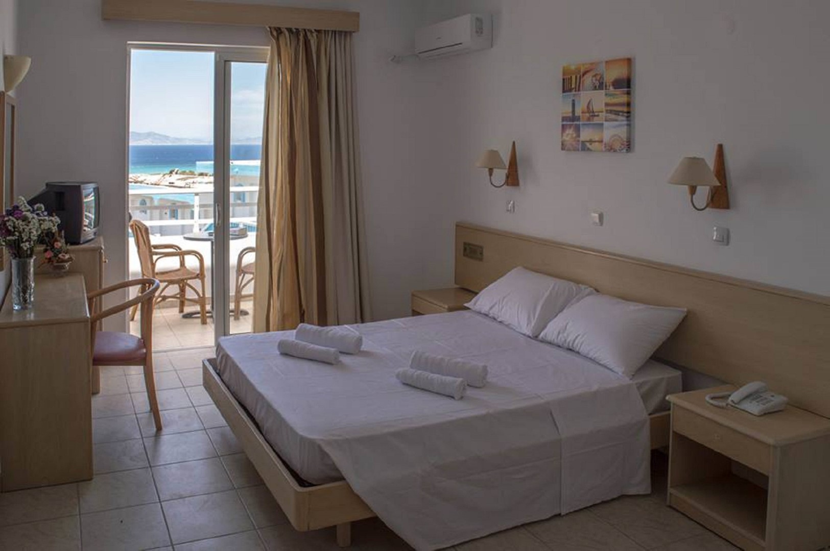 DOUBLE ROOM