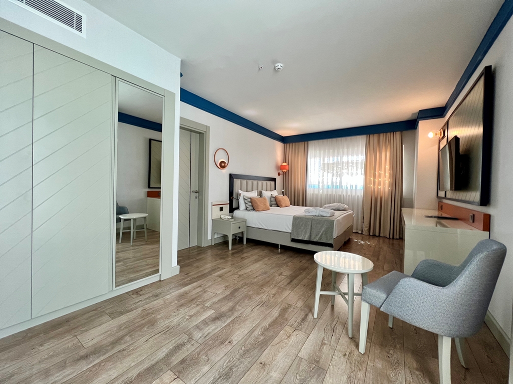 Family Deluxe Room Sea View with Jacuzzi